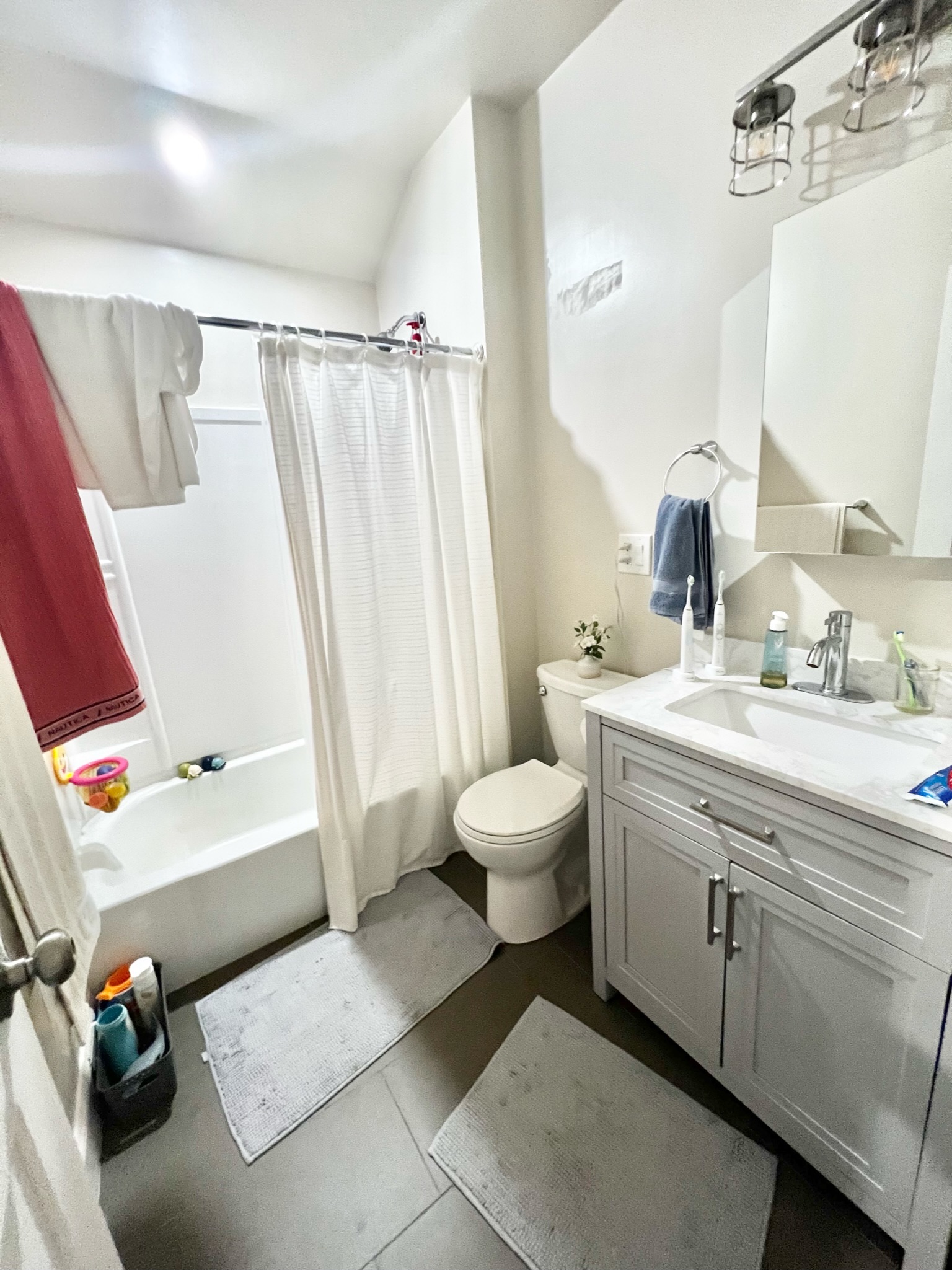 4 bed, 2.5 bath apartment for rent at 96 Willis Ave Unit 1, Medford — photo 9 of 22
