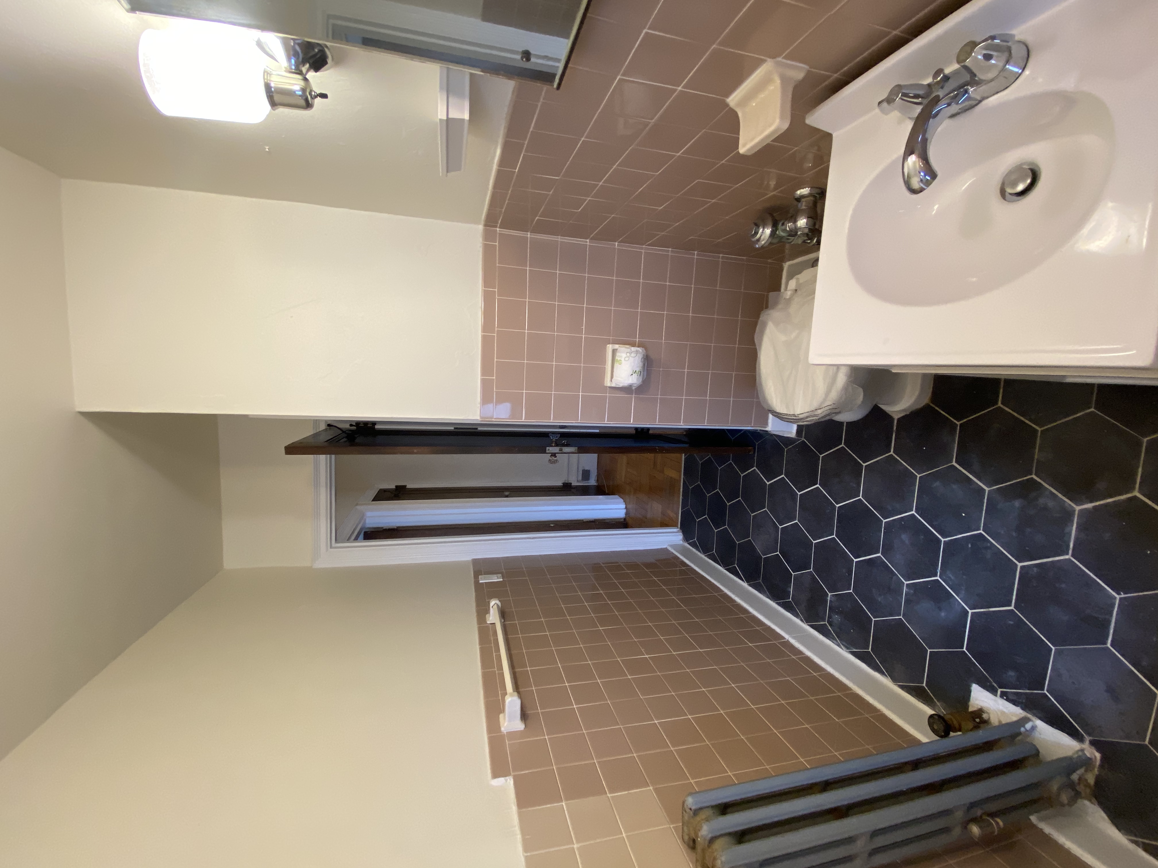1 bed, 1 bath apartment for rent at 2 Elmwood Ave Unit 21, Winchester — photo 6 of 8
