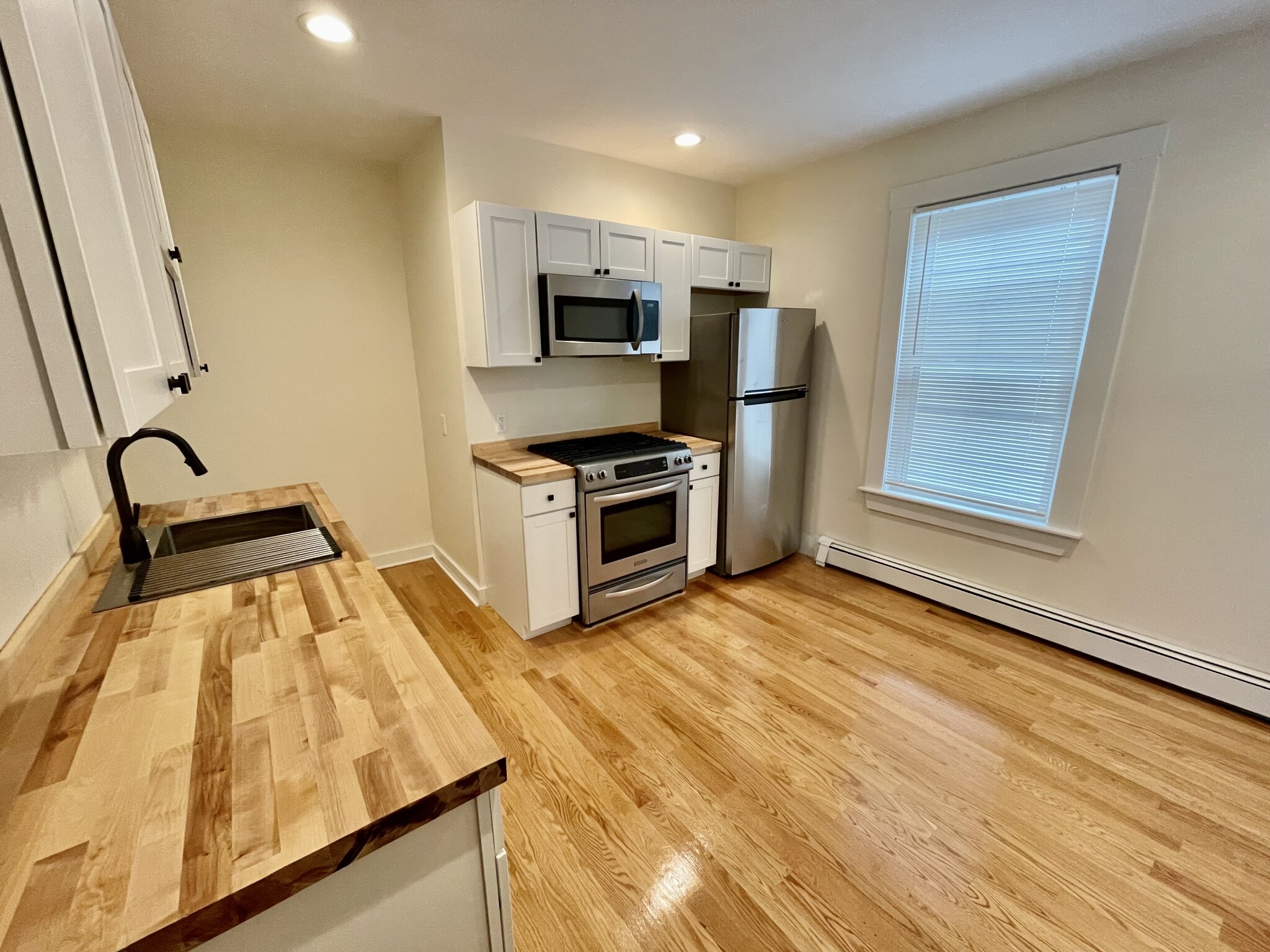 3 bed, 1 bath apartment for rent at 64 Pleasant St Unit 3, Cambridgeport — photo 10 of 11