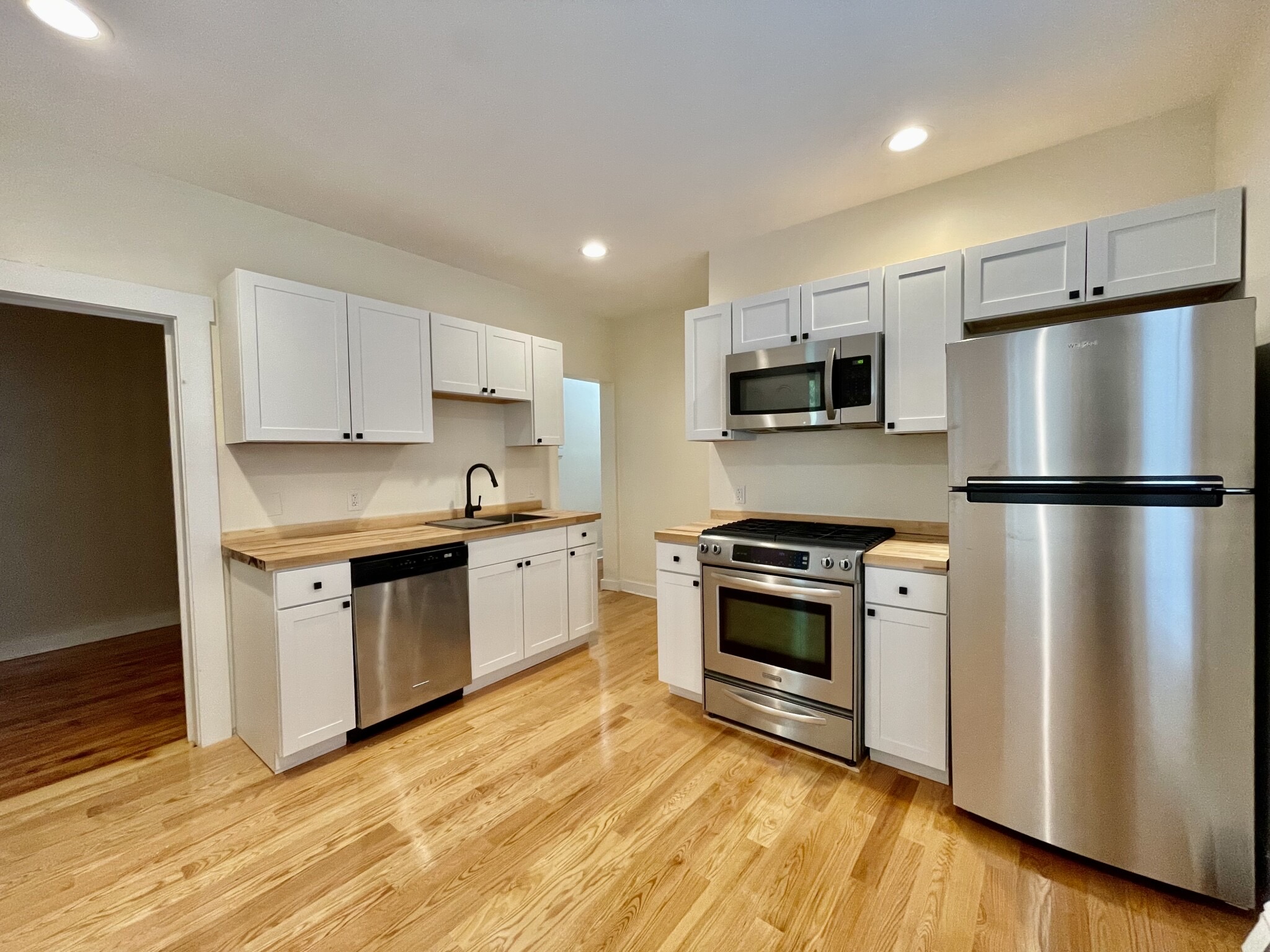 3 bed, 1 bath apartment for rent at 64 Pleasant St Unit 3, Cambridgeport — photo 1 of 11