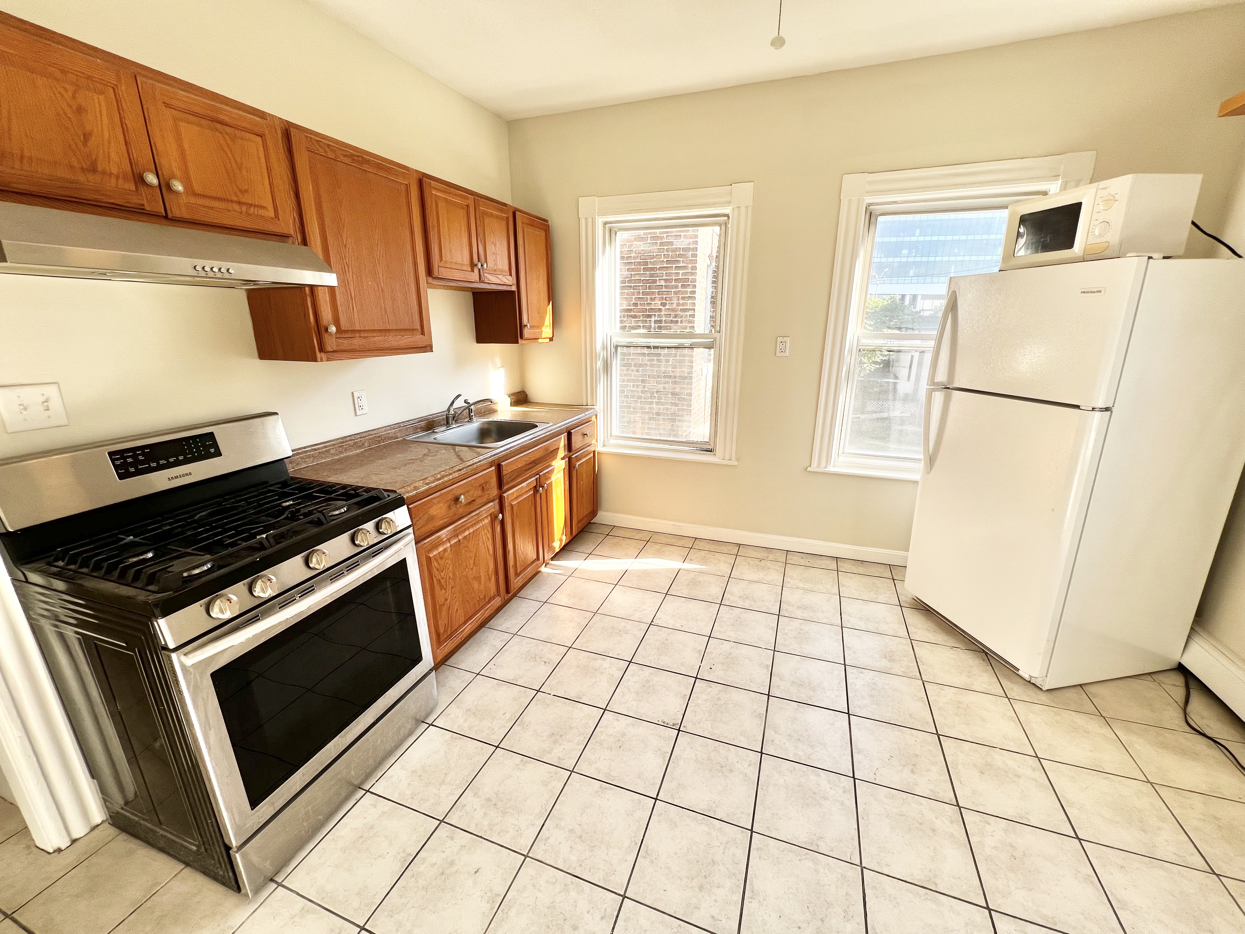 3 bed, 1 bath apartment for rent at 12 Litchfield St Unit 2, Brighton — photo 1 of 16