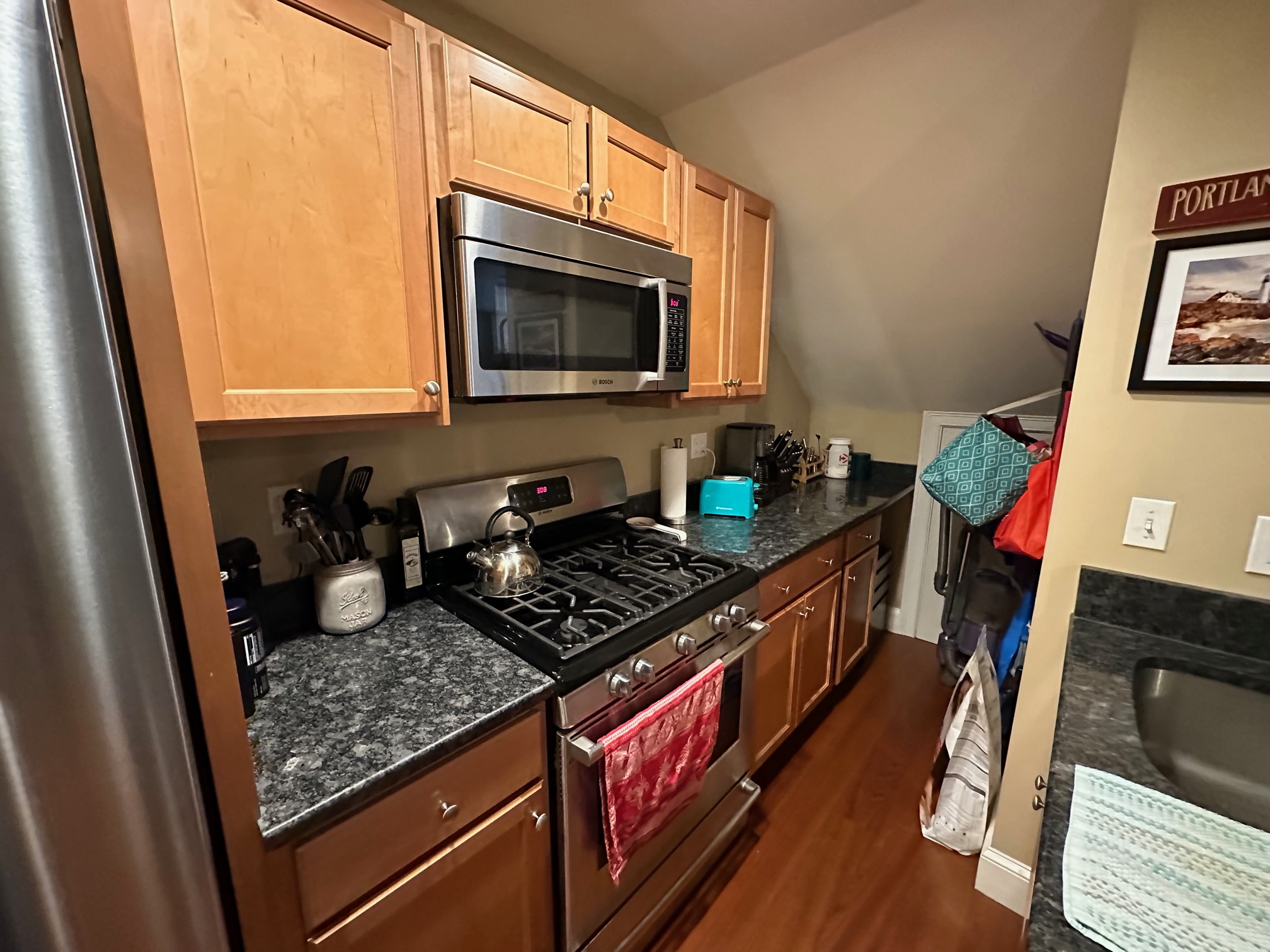 Studio bed, 1 bath apartment for rent at 7 Grove St Unit A, Beacon Hill — photo 8 of 12