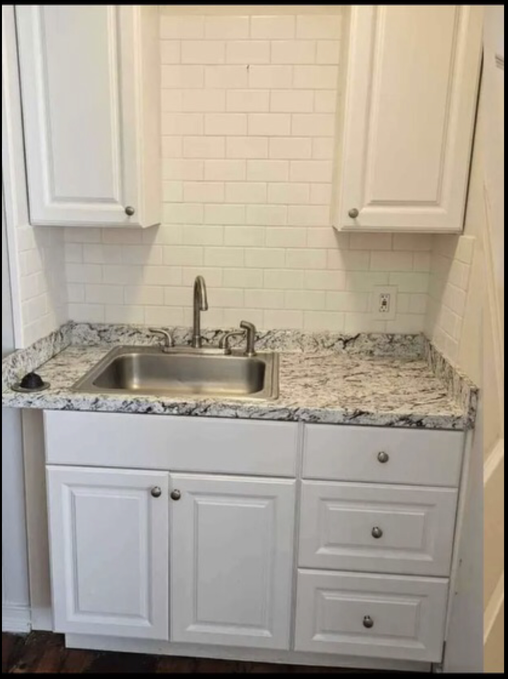 3 bed, 1 bath apartment for rent at 15 Jefferson St Unit 2, Oak Hill — photo 1 of 4