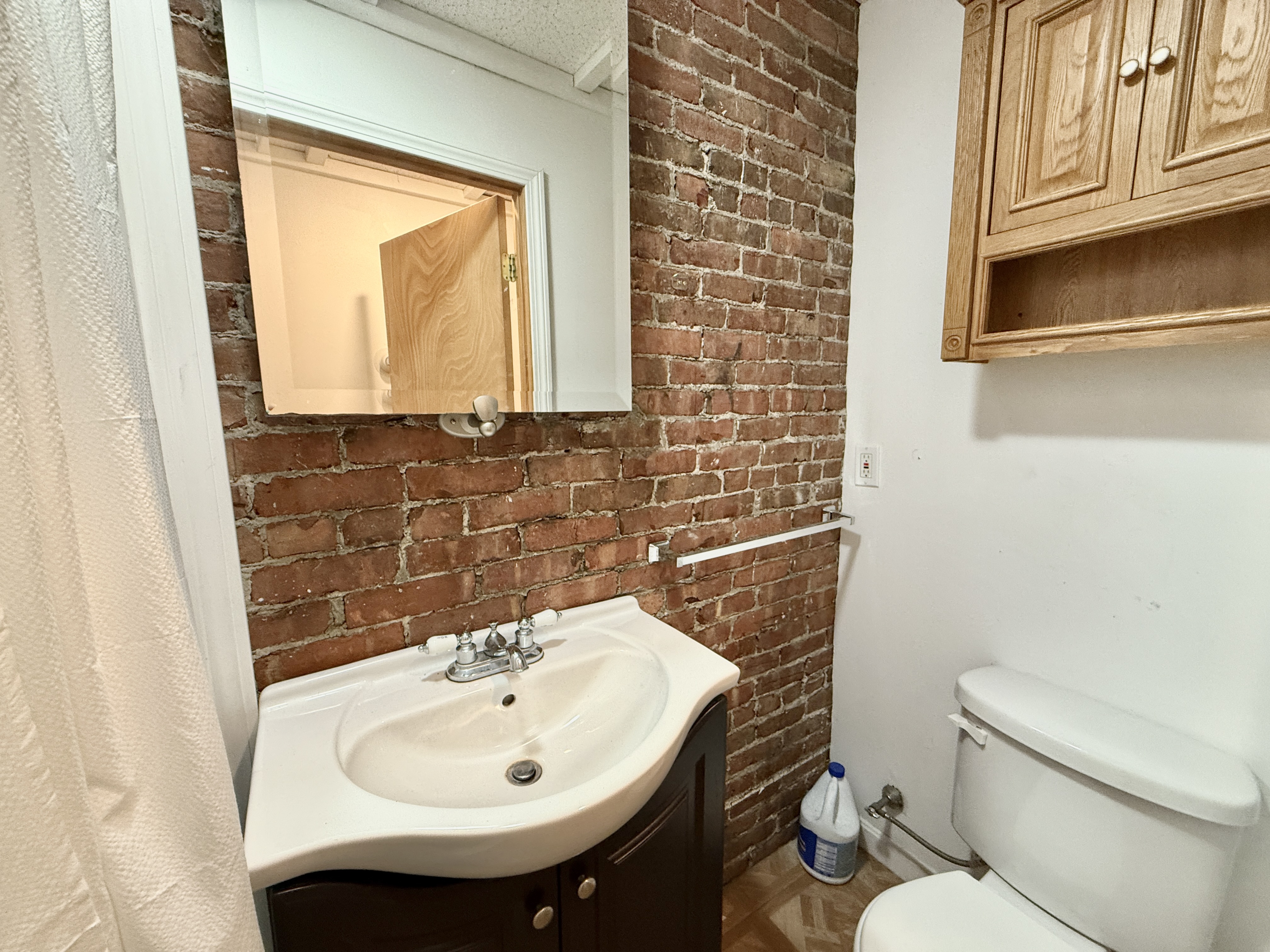 290 Newbury St, Back Bay