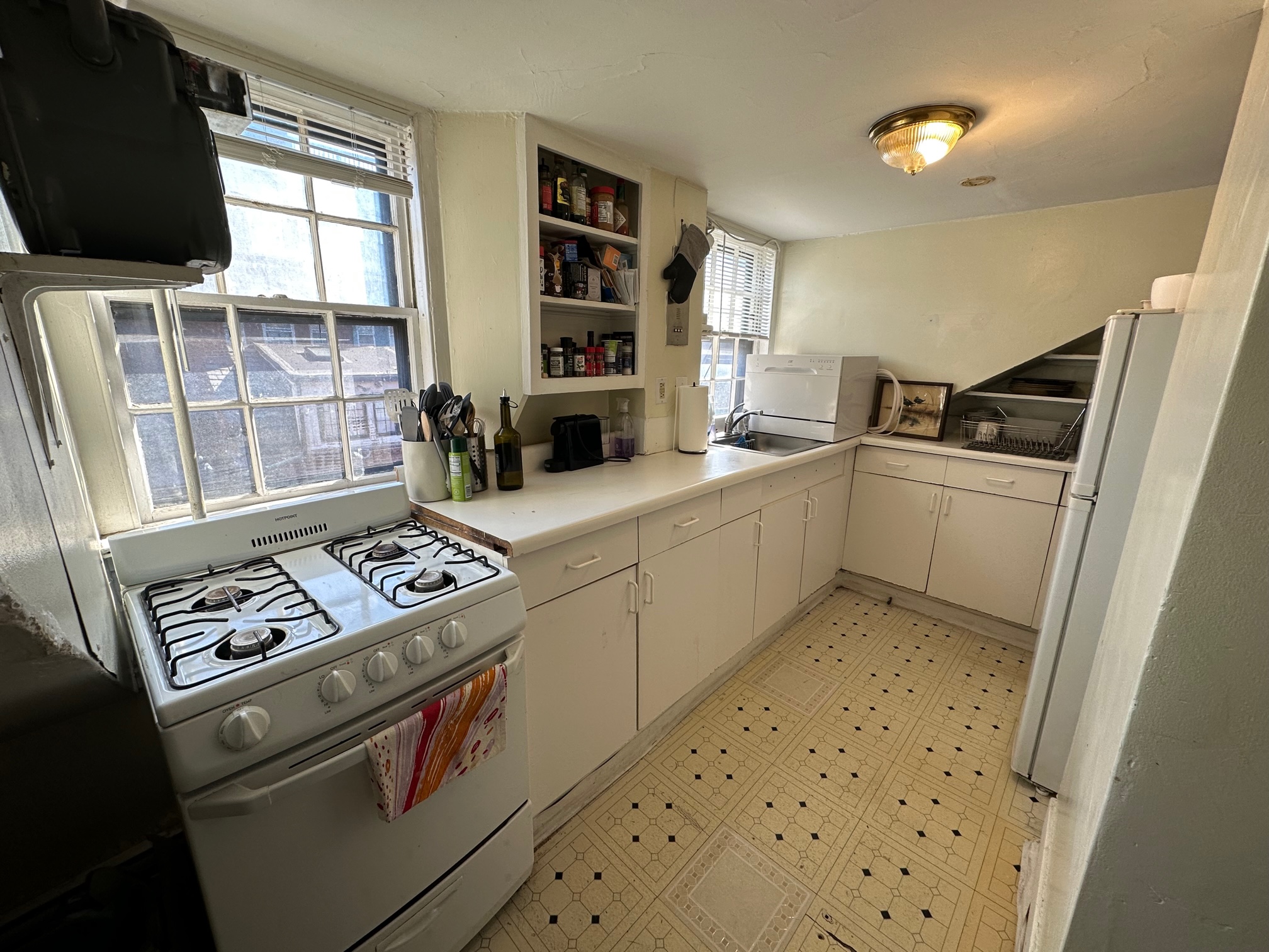 3 bed, 1 bath apartment for rent at 65 Charles St Unit 3, Beacon Hill