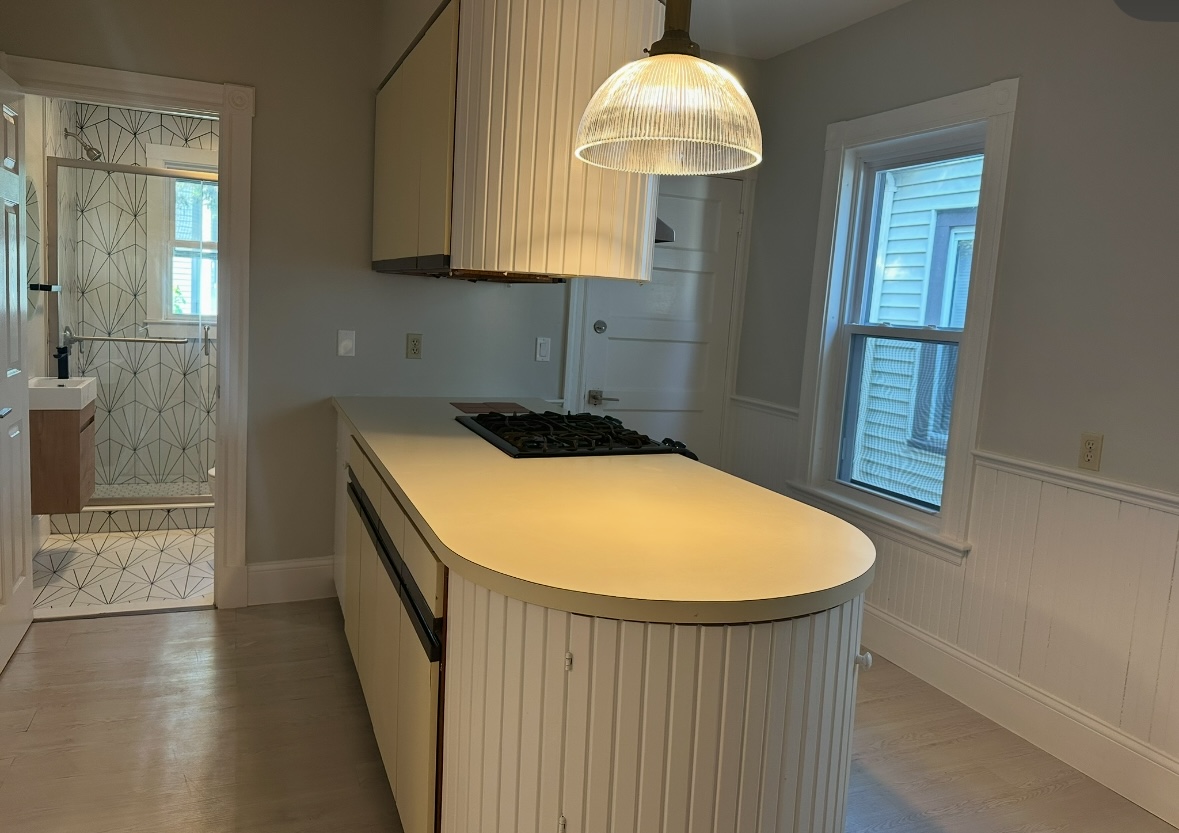 57 Hawthorne St, Davis Square