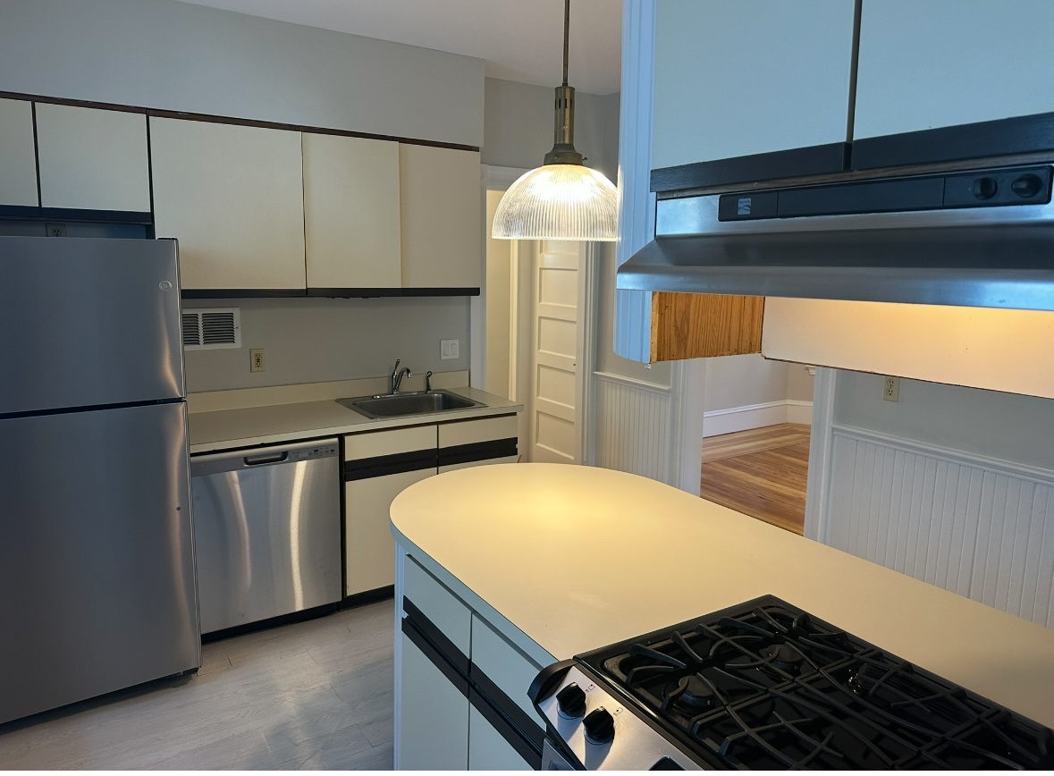 57 Hawthorne St, Davis Square