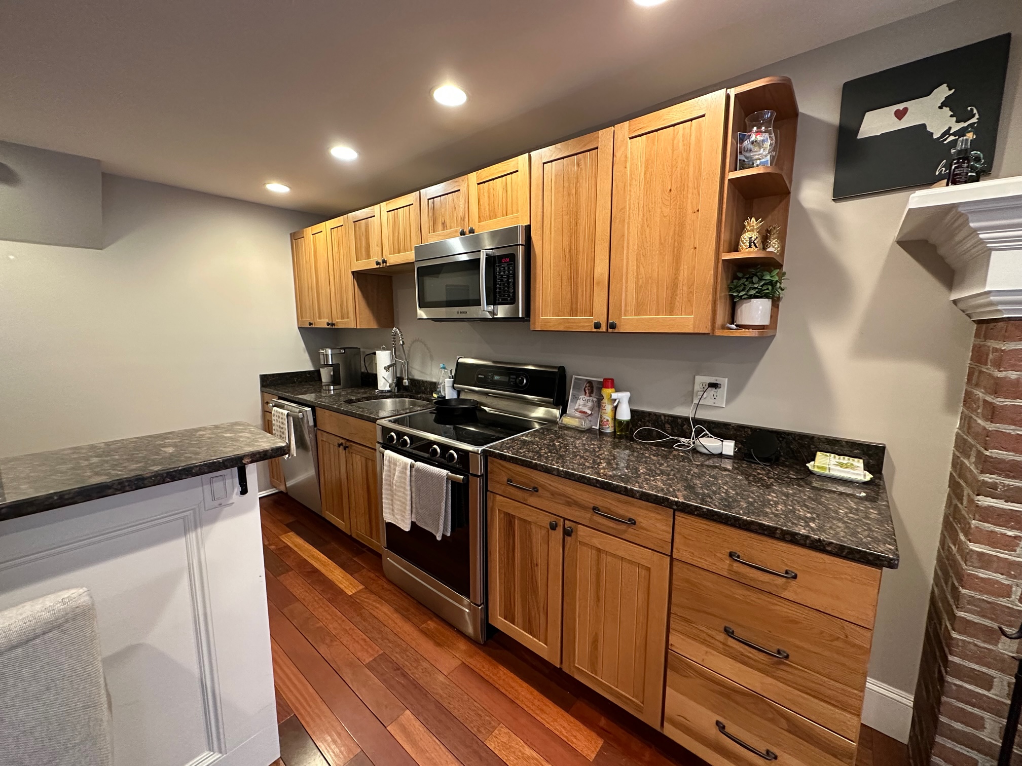 1 bed, 1 bath apartment for rent at 18 Mount Vernon Sq Unit 18, Beacon Hill — photo 1 of 26