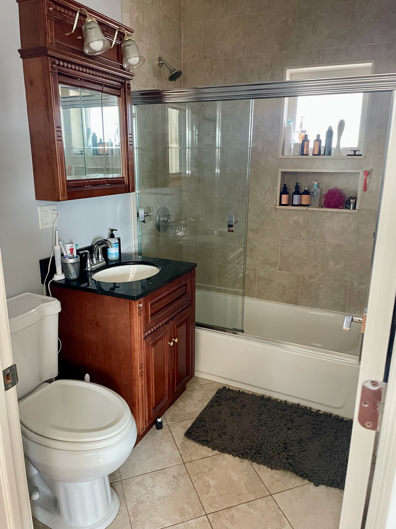 1.5 bed, 1 bath apartment for rent at 159 Harvard St Unit 2R, South Medford — photo 4 of 15
