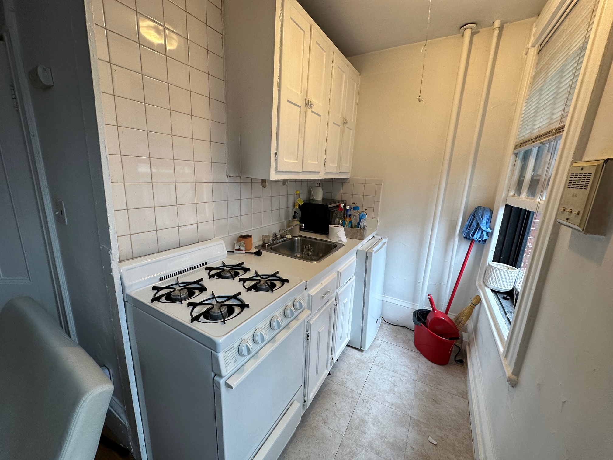 Studio bed, 1 bath apartment for rent at 52 Russell St Unit 4, Beacon Hill — photo 5 of 7