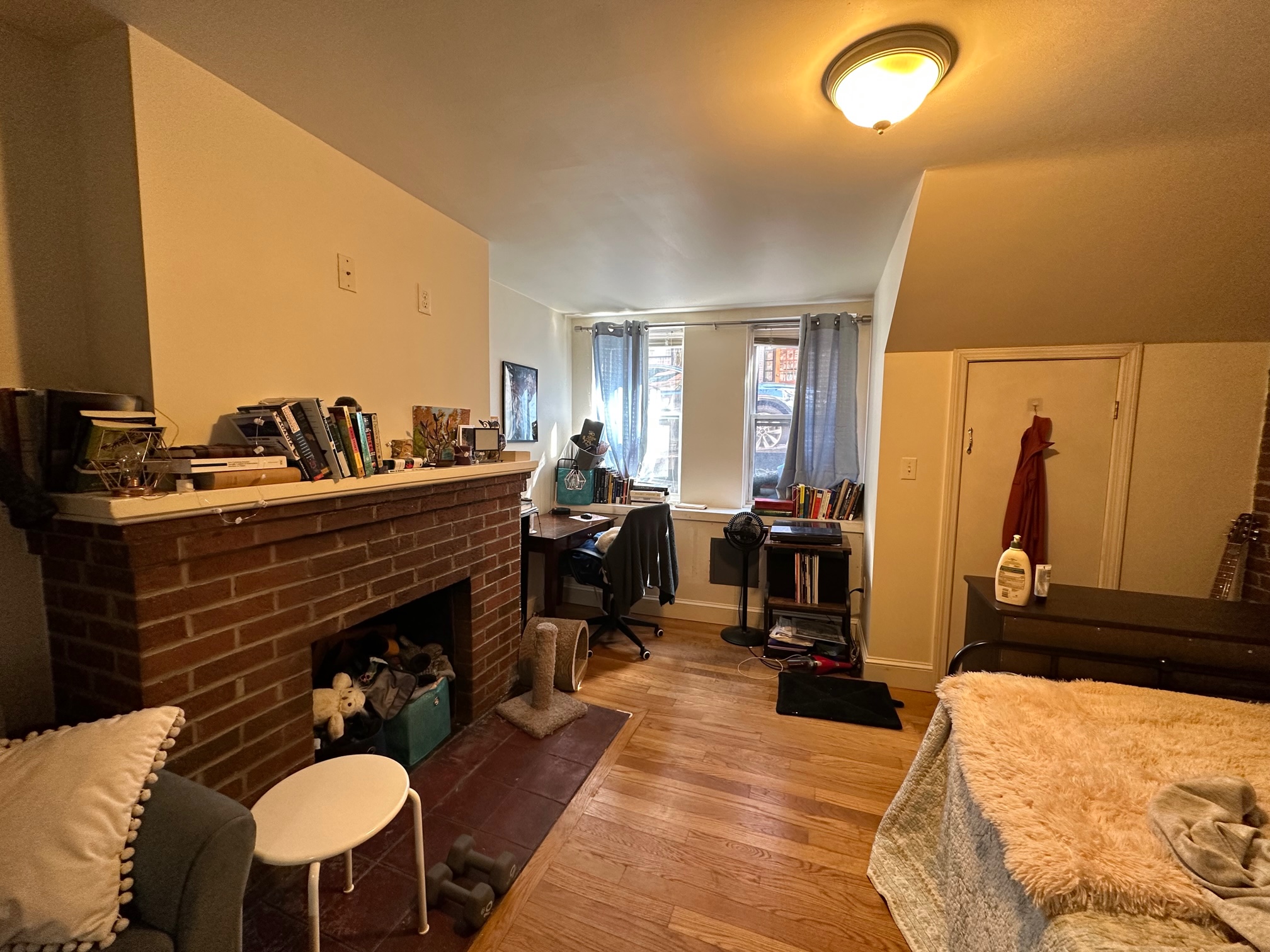 Studio bed, 1 bath apartment for rent at 41 South Russell St Unit B, Beacon Hill — photo 2 of 11