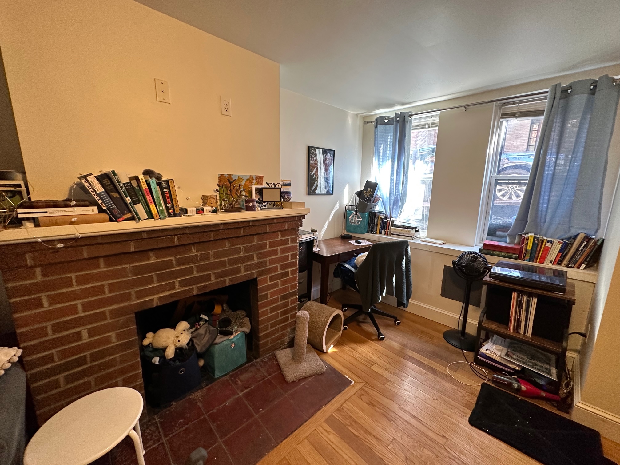 Studio bed, 1 bath apartment for rent at 41 South Russell St Unit B, Beacon Hill — photo 3 of 11