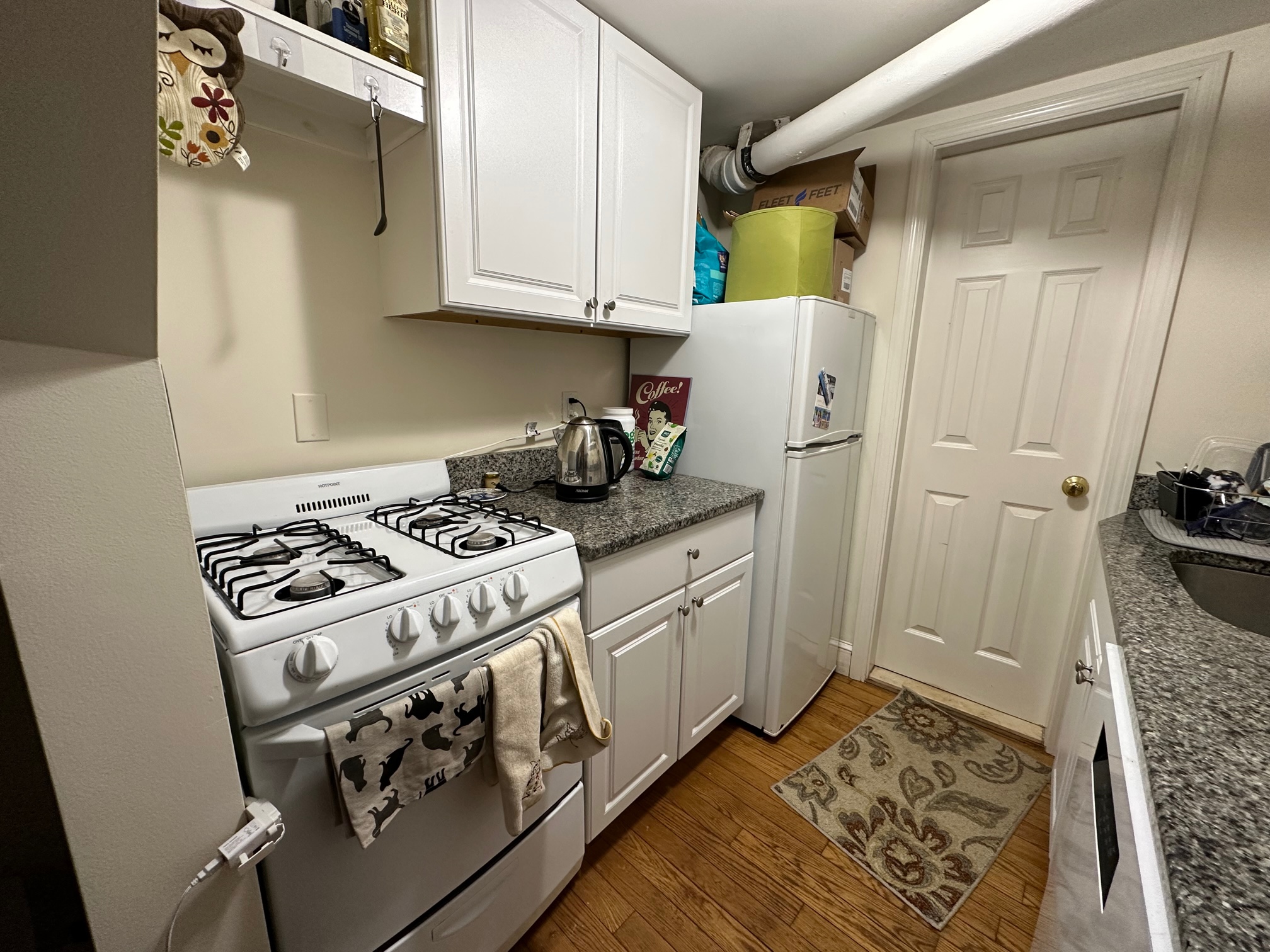 Studio bed, 1 bath apartment for rent at 41 South Russell St Unit B, Beacon Hill — photo 7 of 11