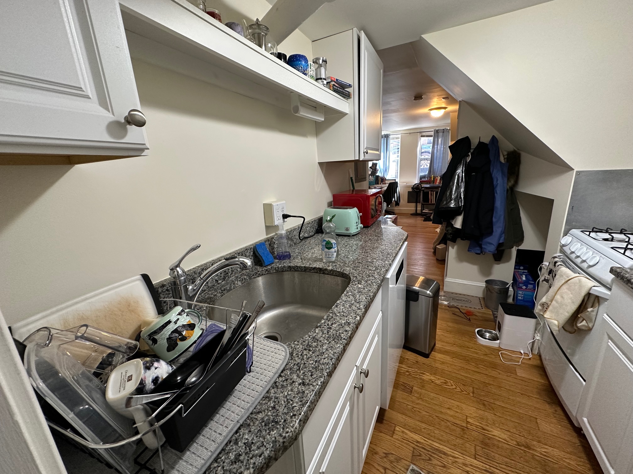 Studio bed, 1 bath apartment for rent at 41 South Russell St Unit B, Beacon Hill — photo 9 of 11