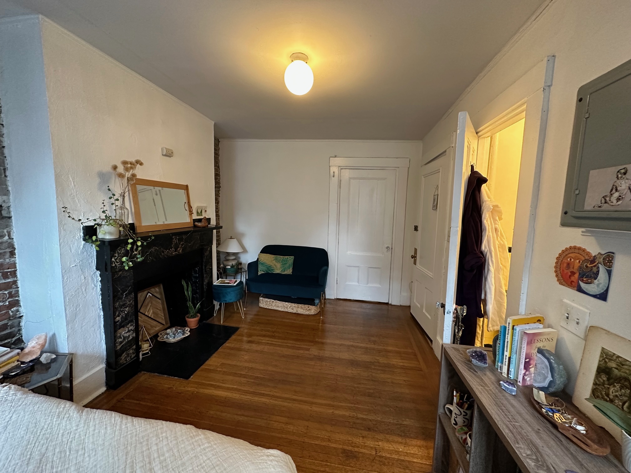 Studio bed, 1 bath apartment for rent at 54 Russell St Unit 5, Beacon Hill — photo 3 of 9