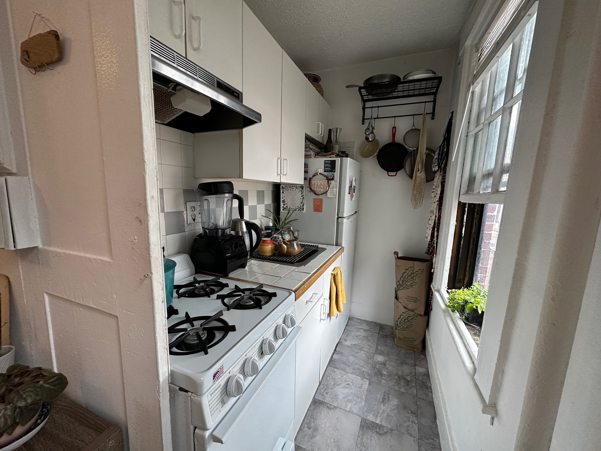 Studio bed, 1 bath apartment for rent at 54 Russell St Unit 5, Beacon Hill — photo 4 of 9