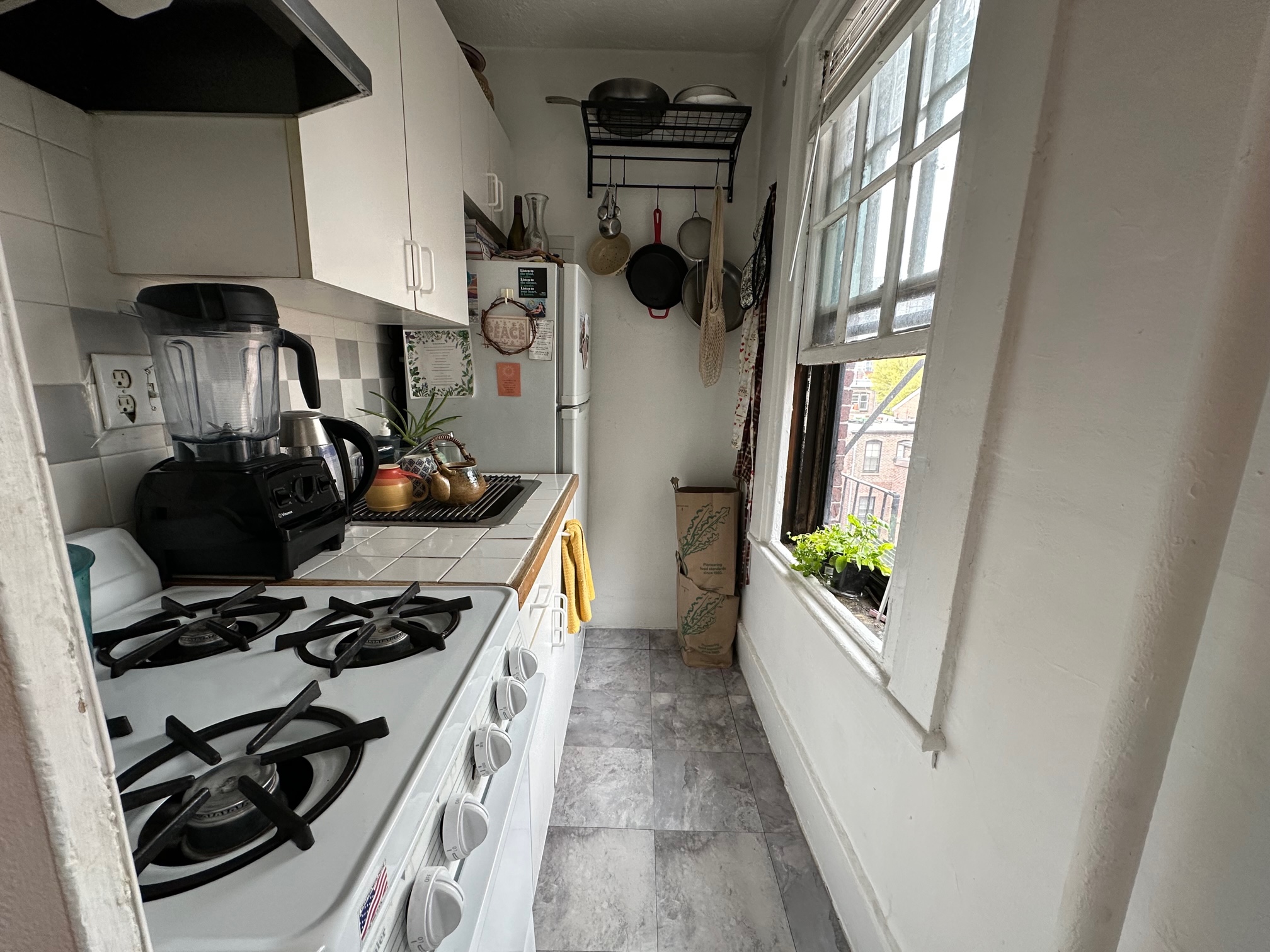 Studio bed, 1 bath apartment for rent at 54 Russell St Unit 5, Beacon Hill — photo 5 of 9