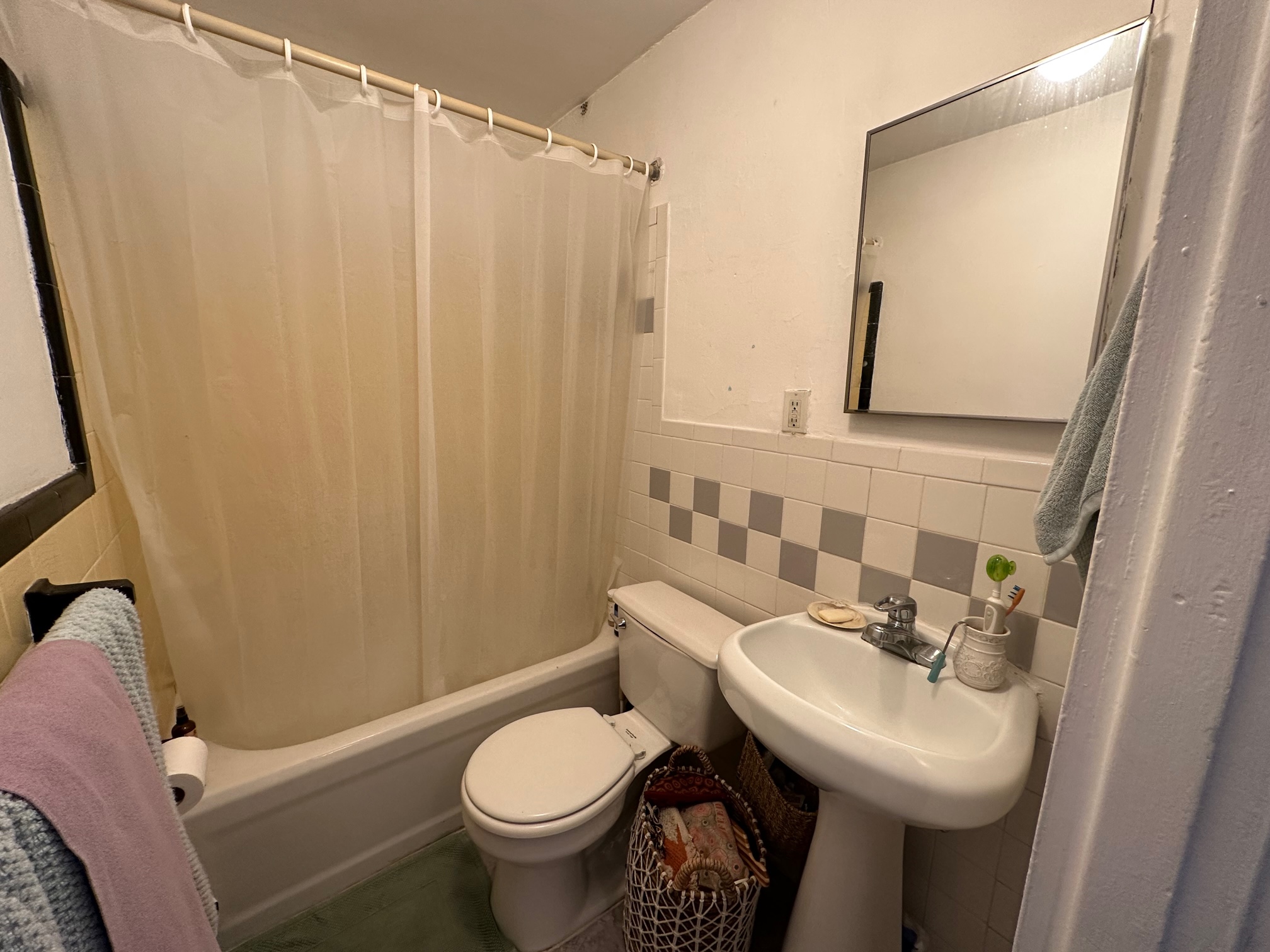 Studio bed, 1 bath apartment for rent at 54 Russell St Unit 5, Beacon Hill — photo 6 of 9