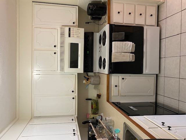 81 Green St, North Brookline