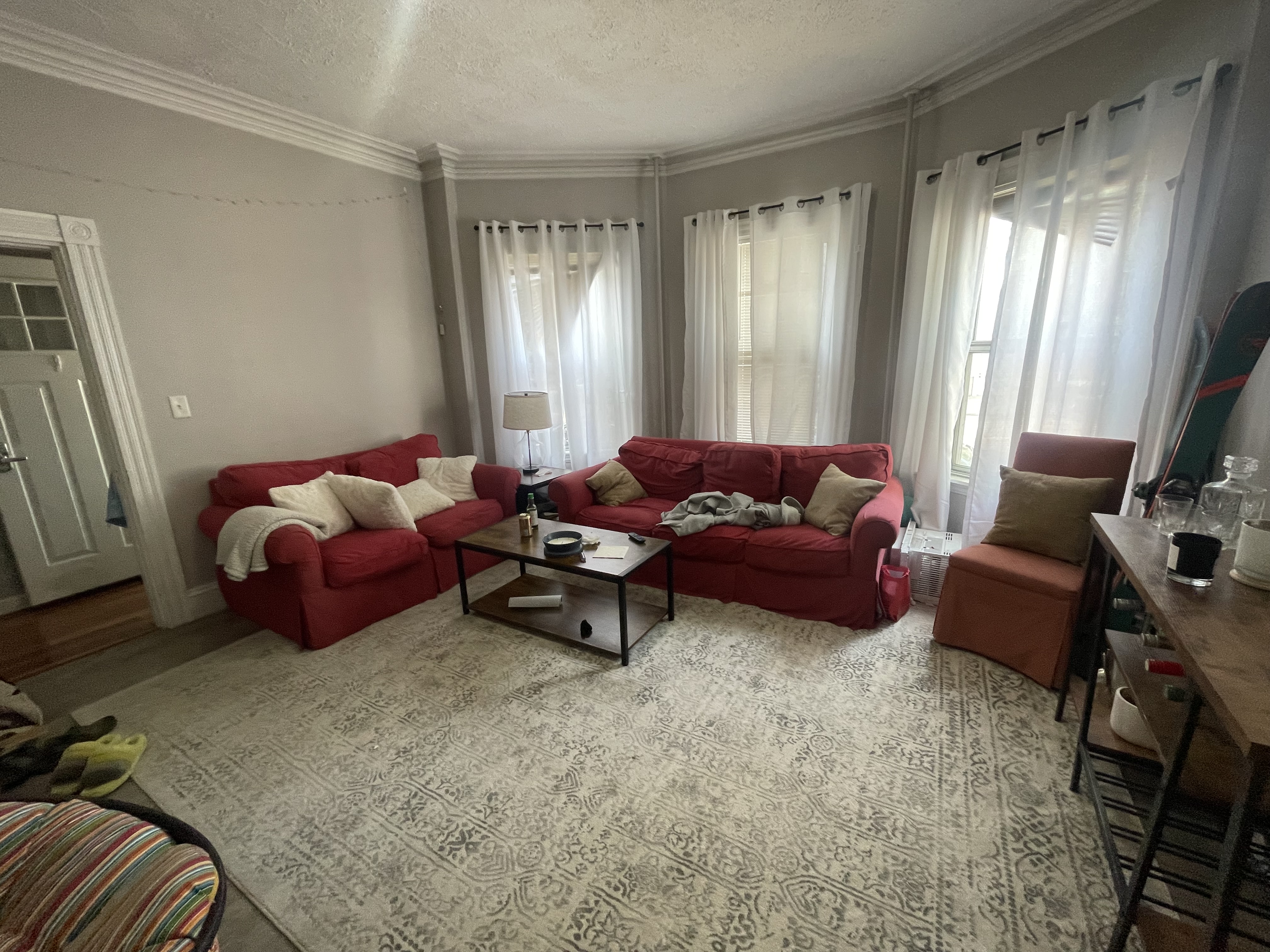 3 bed, 1 bath apartment for rent at 895 East Broadway Unit 1, South Boston — photo 2 of 11