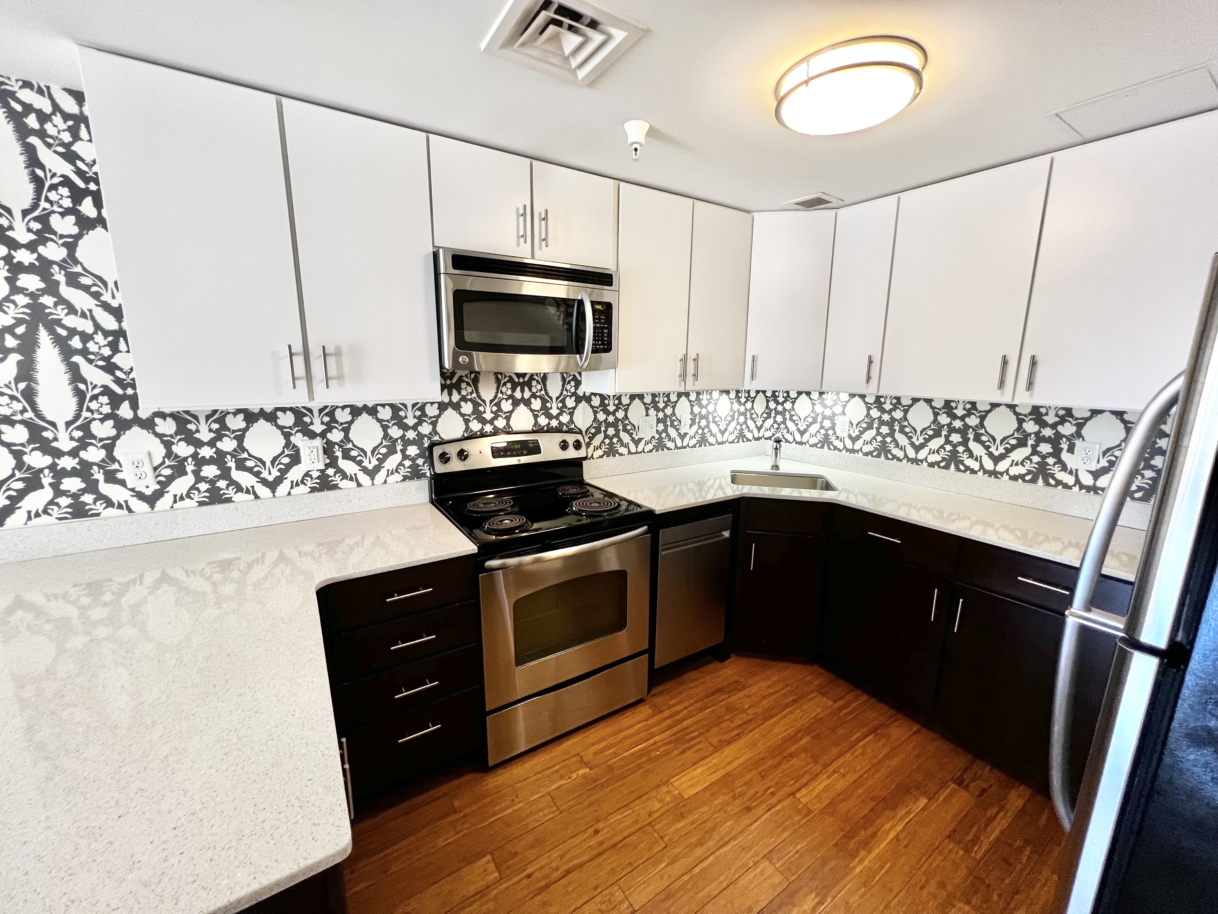2 bed, 1 bath apartment for rent at 10 Winter Pl Unit PH04, Midtown