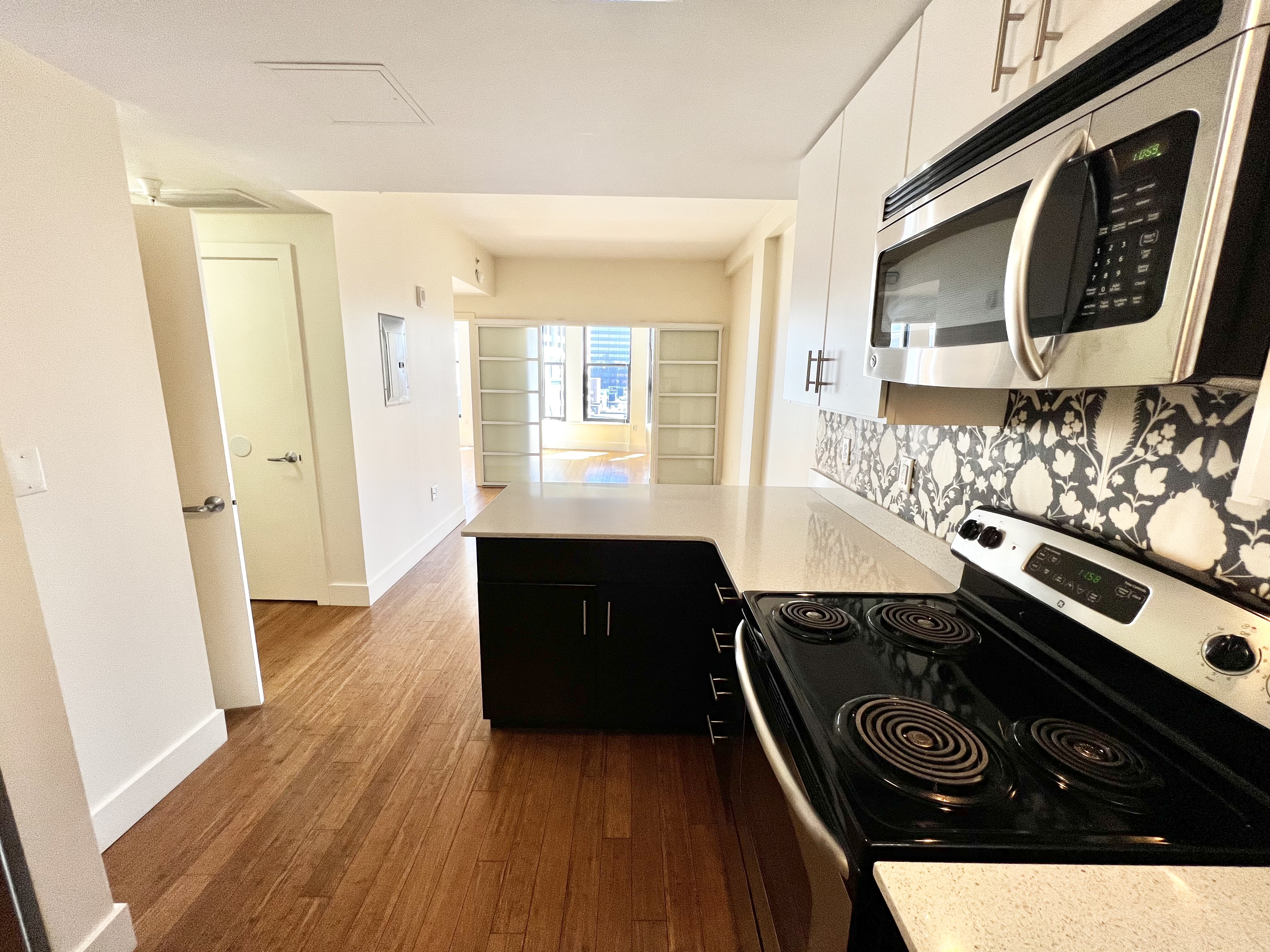 2 bed, 1 bath apartment for rent at 10 Winter Pl Unit PH04, Midtown — photo 2 of 14