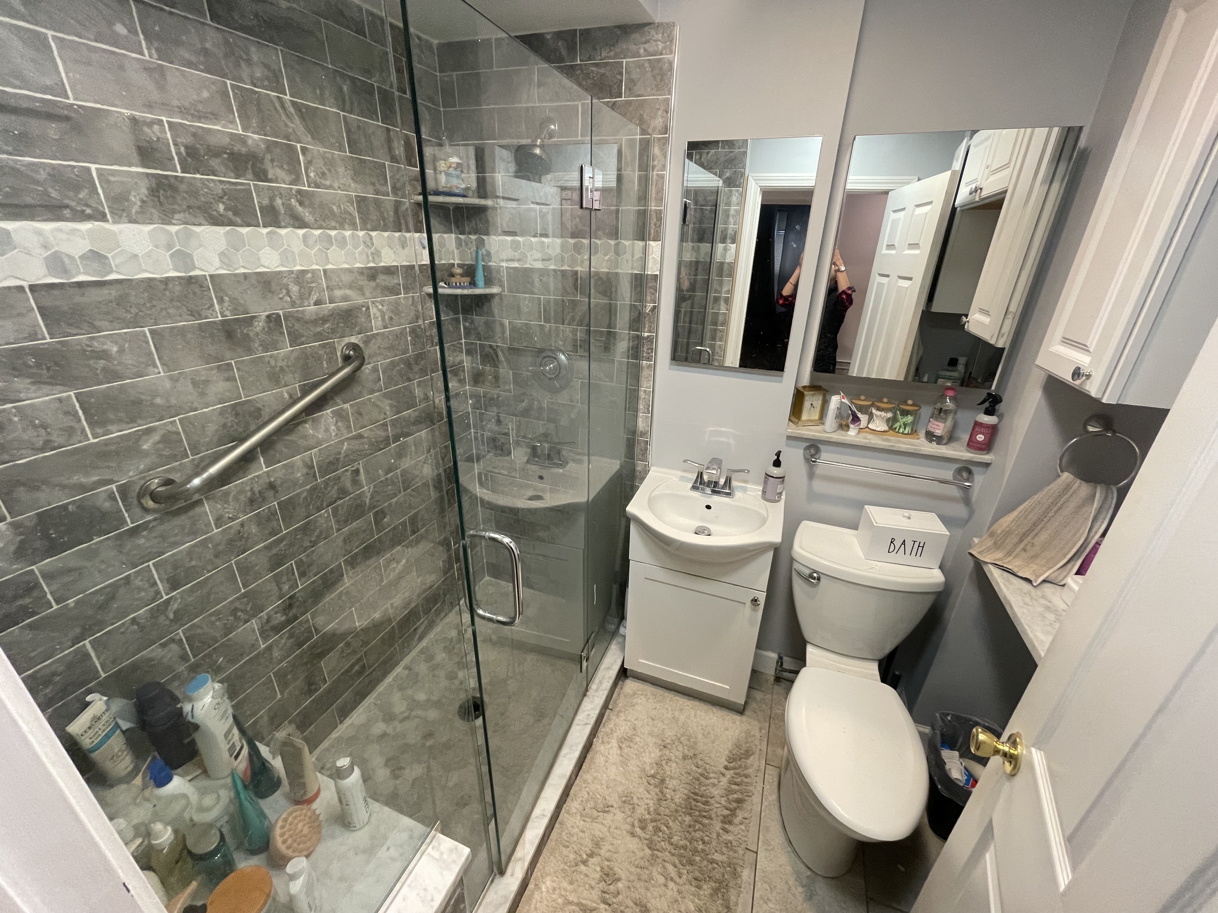 3 bed, 1 bath apartment for rent at 895 East Broadway Unit 1, South Boston — photo 4 of 11