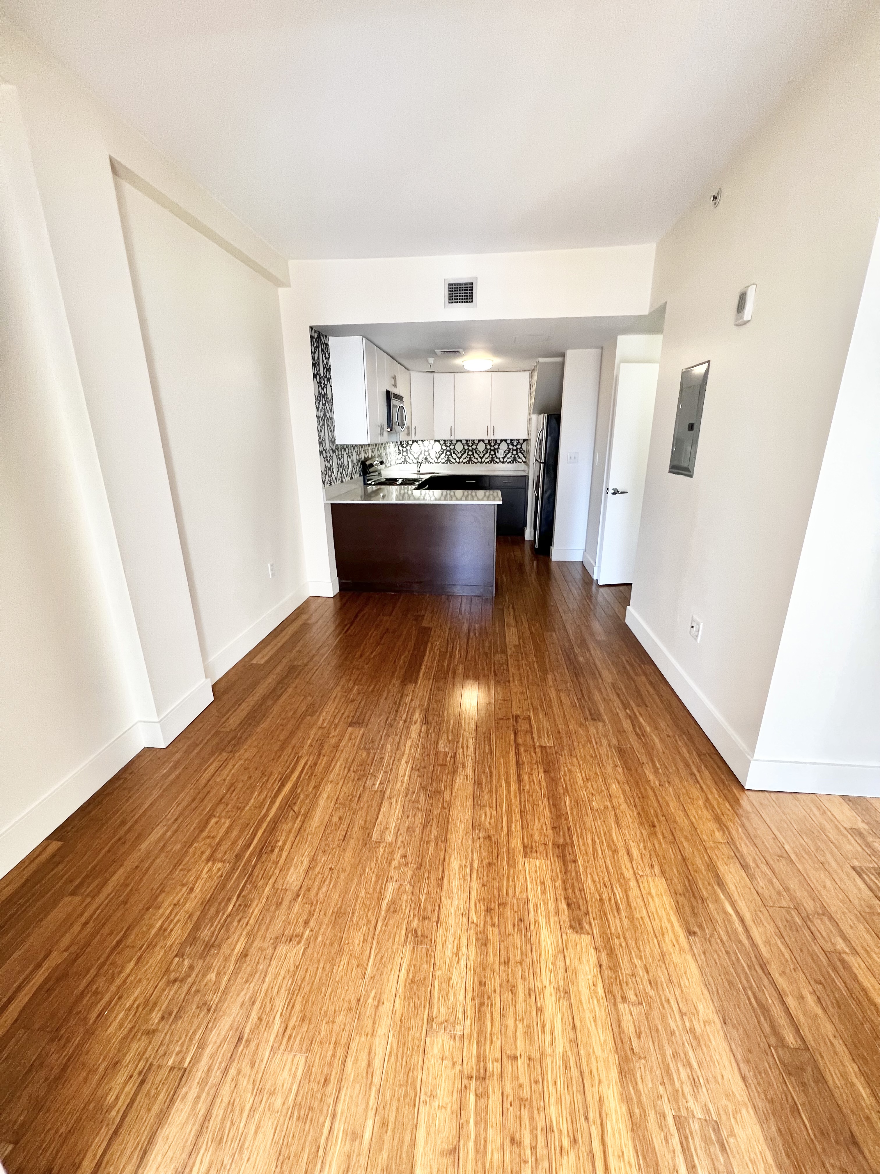 2 bed, 1 bath apartment for rent at 10 Winter Pl Unit PH04, Midtown — photo 4 of 14
