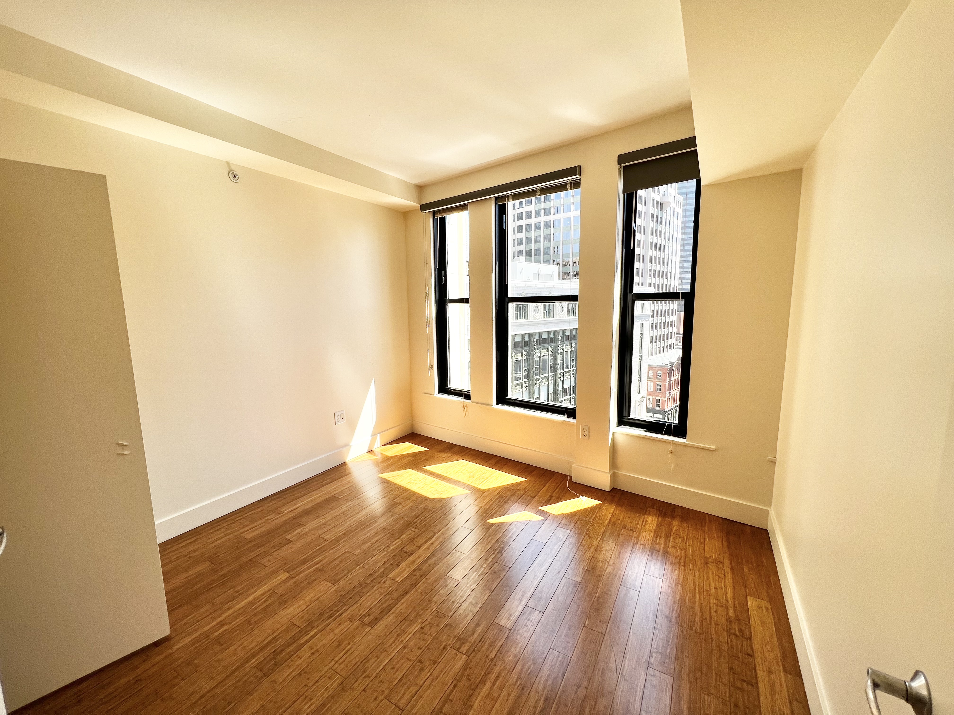 2 bed, 1 bath apartment for rent at 10 Winter Pl Unit PH04, Midtown — photo 5 of 14