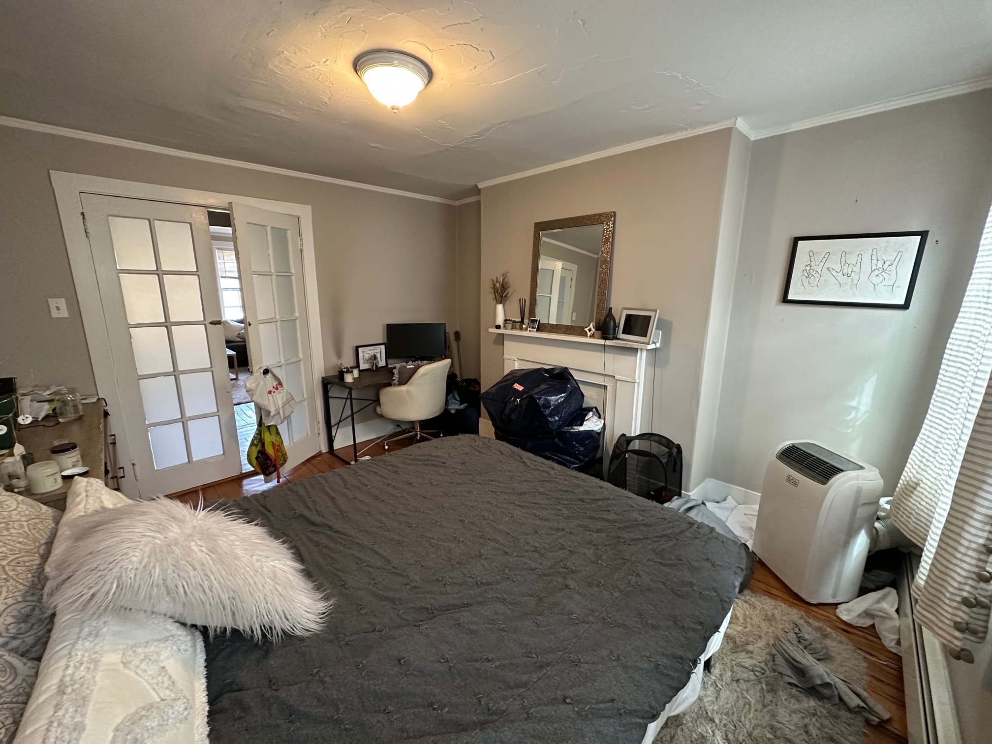 3 bed, 1 bath apartment for rent at 65 Charles St Unit 2, Beacon Hill — photo 7 of 27