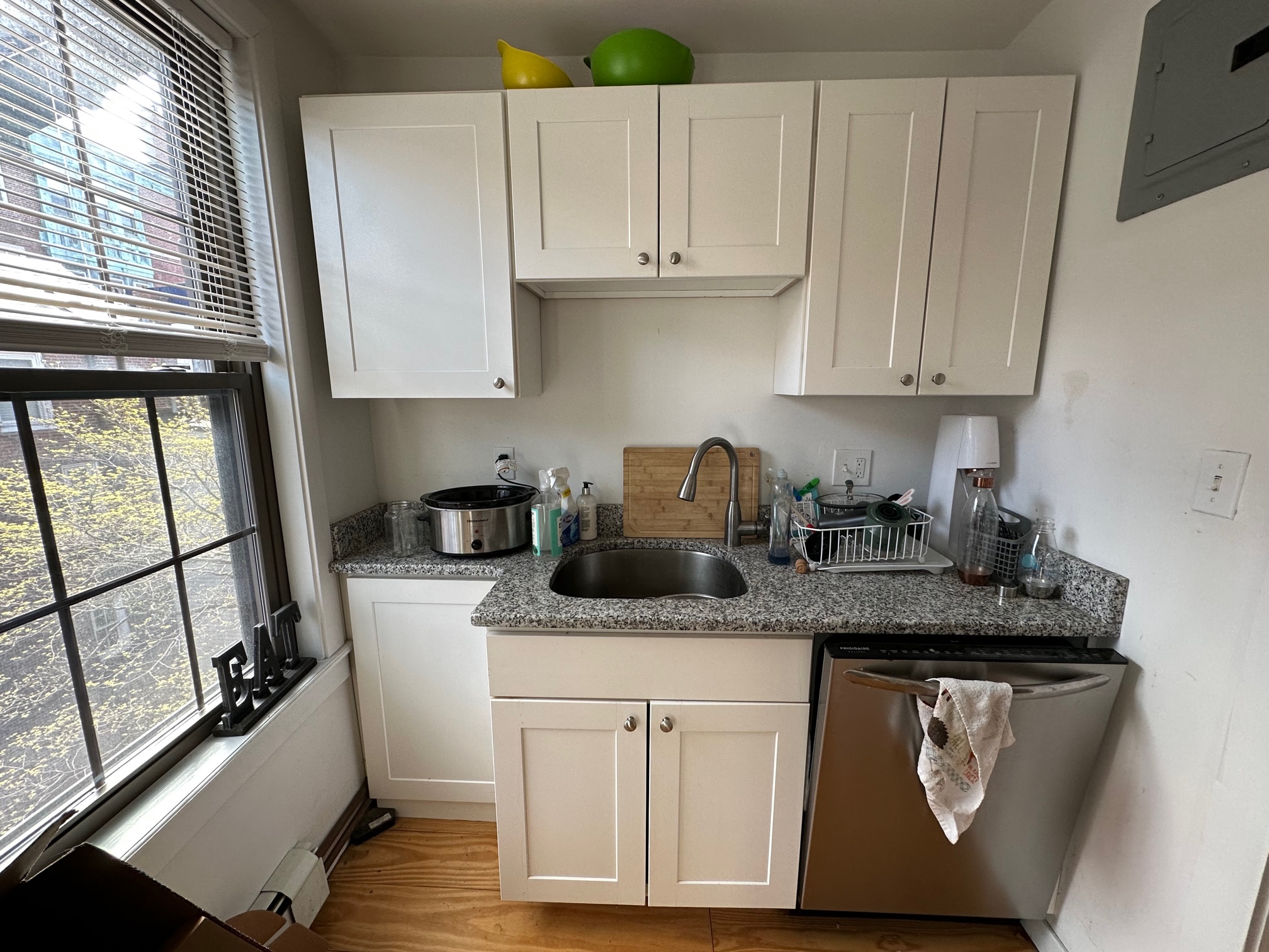 3 bed, 1 bath apartment for rent at 65 Charles St Unit 2, Beacon Hill — photo 23 of 27