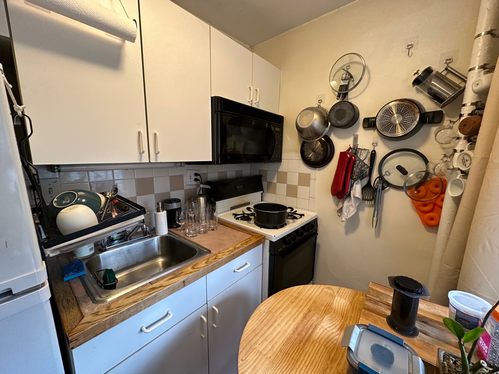 Studio bed, 1 bath apartment for rent at 58 Russell St Unit 5, Beacon Hill — photo 4 of 7