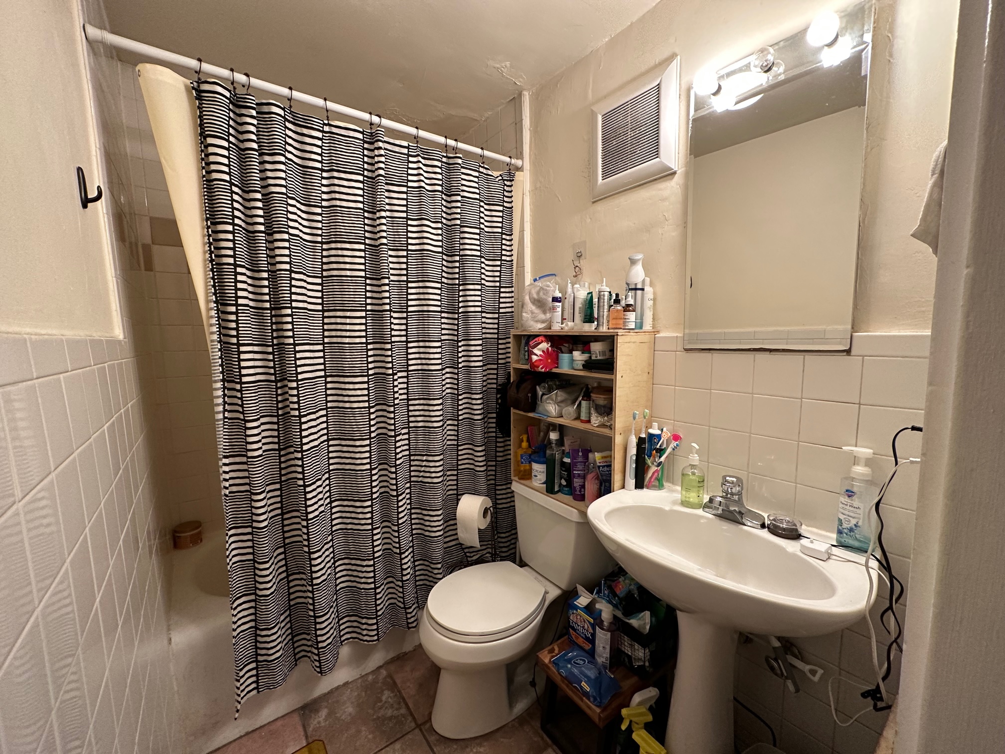 Studio bed, 1 bath apartment for rent at 58 Russell St Unit 5, Beacon Hill — photo 5 of 7