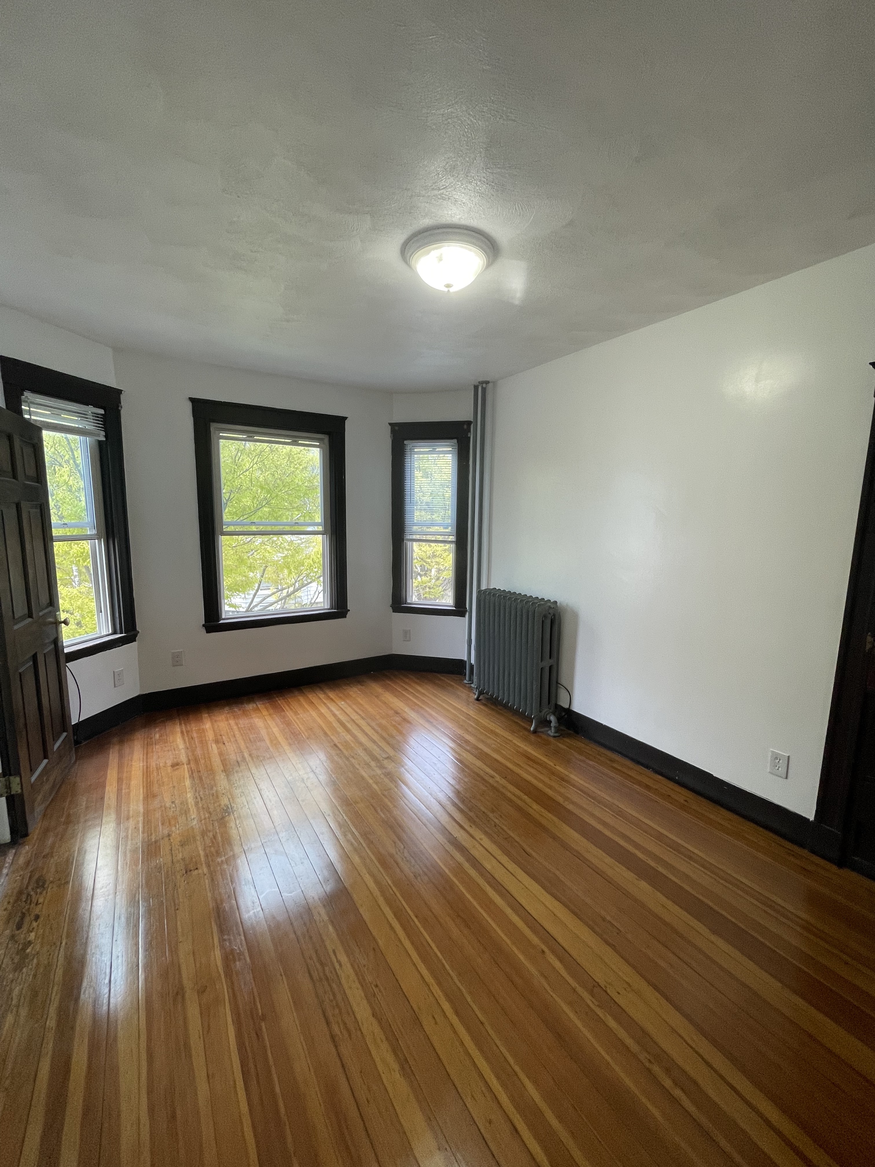 3 bed, 1 bath apartment for rent at 430 Broadway Unit 2, Winter Hill — photo 5 of 10
