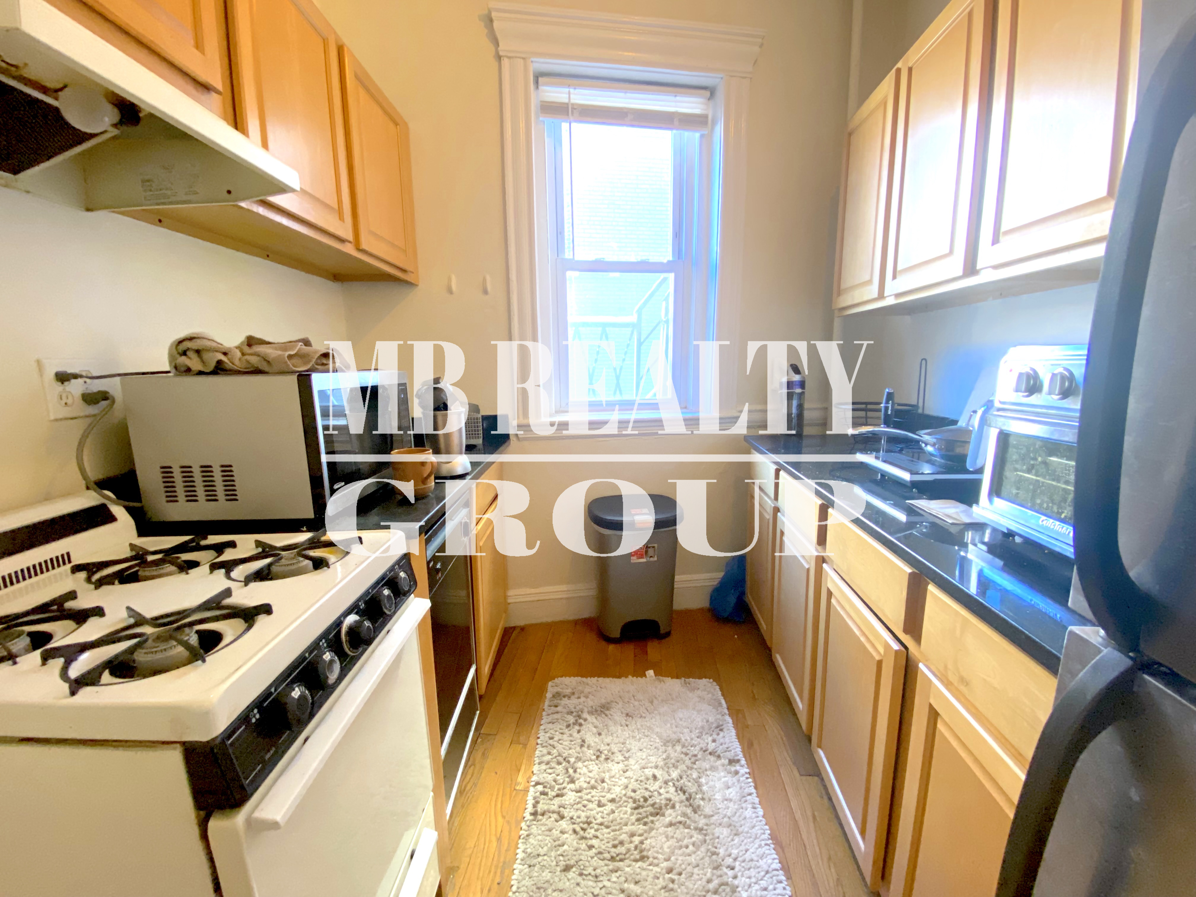 Studio bed, 1 bath apartment for rent at 65 Park Dr Unit 3, Fenway — photo 4 of 11