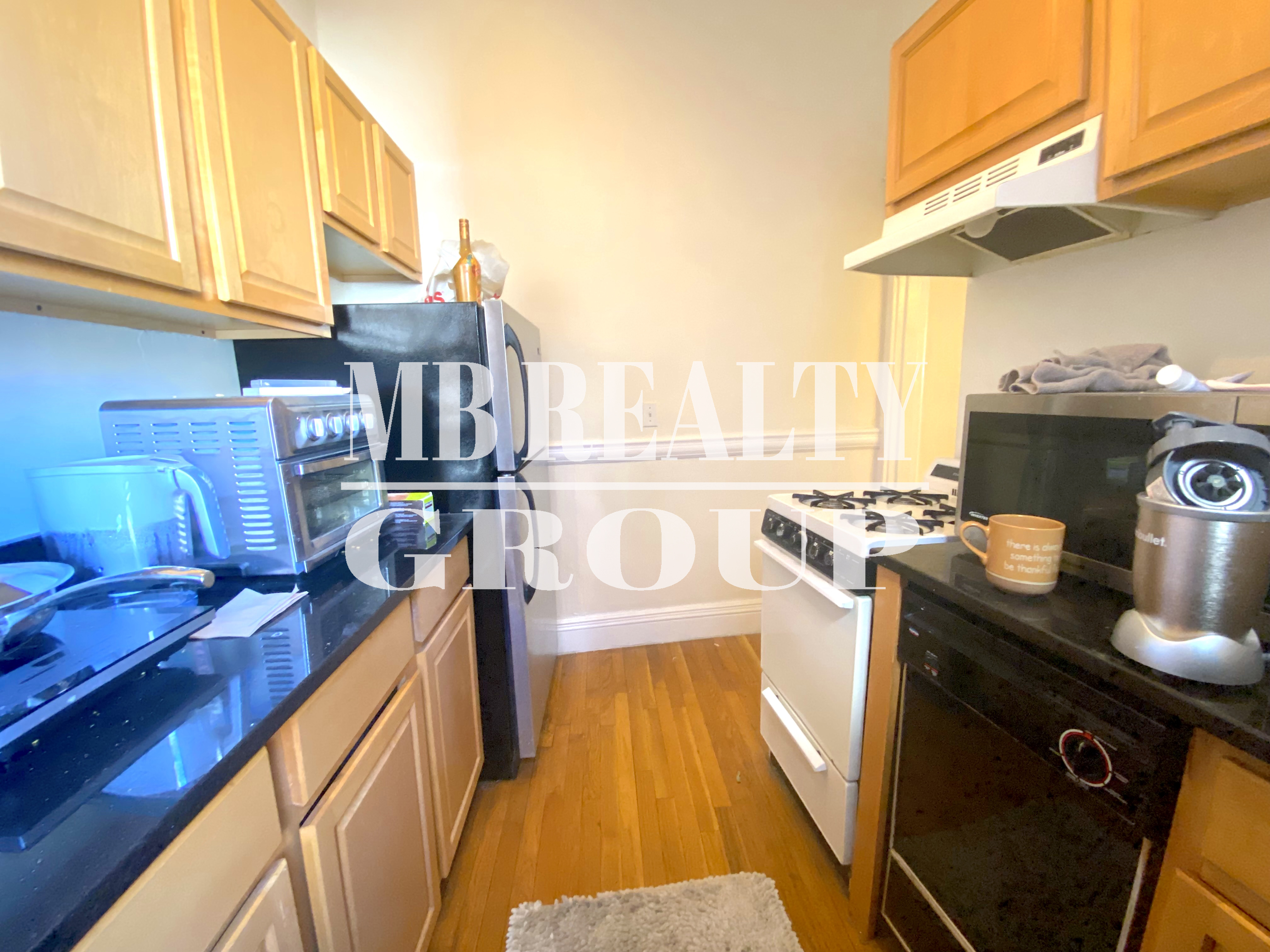 Studio bed, 1 bath apartment for rent at 65 Park Dr Unit 3, Fenway — photo 5 of 11
