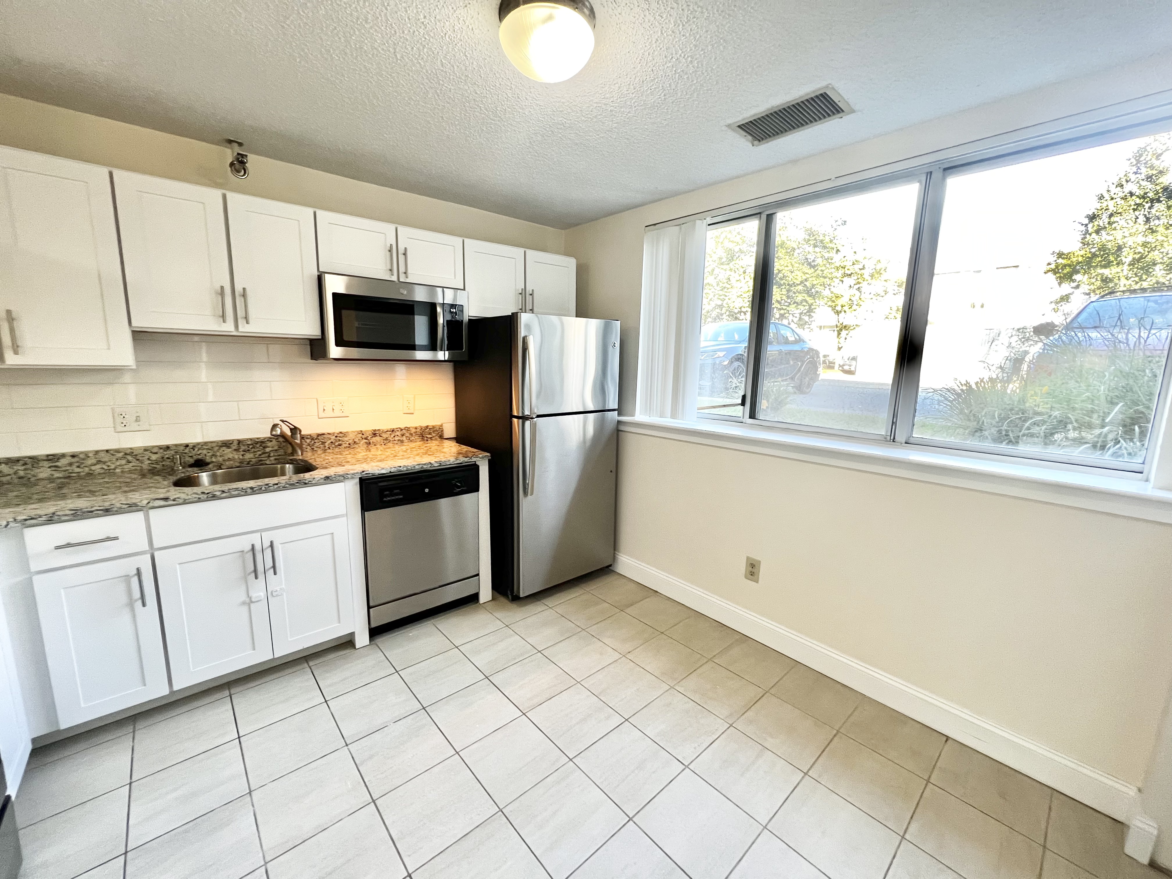 2 bed, 1.5 bath apartment for rent at 140 North Beacon St Unit 4, Brighton — photo 5 of 16