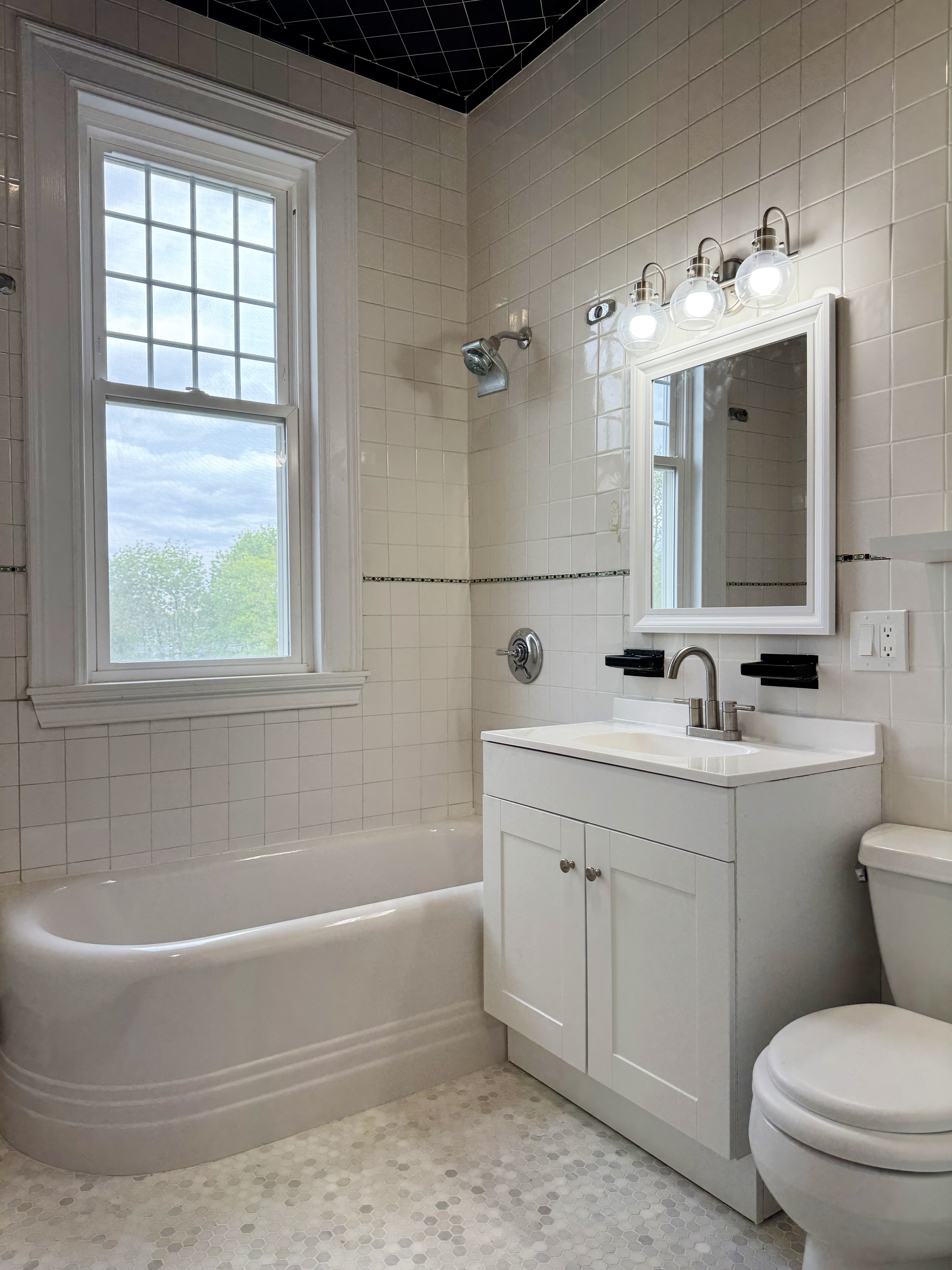 2 bed, 1 bath apartment for rent at 252 Ocean St Unit 6, Lynn — photo 3 of 14
