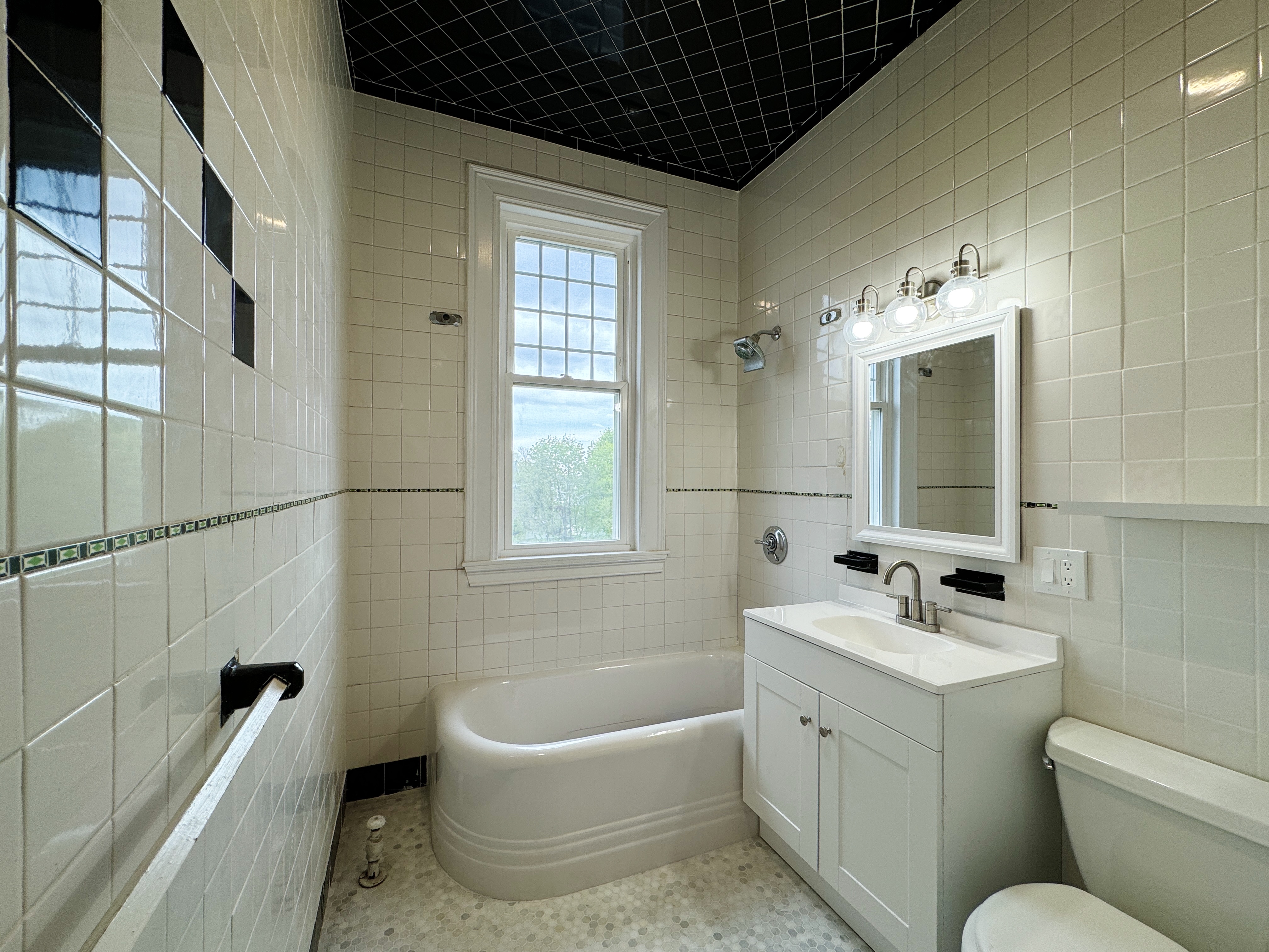 2 bed, 1 bath apartment for rent at 252 Ocean St Unit 6, Lynn — photo 4 of 14