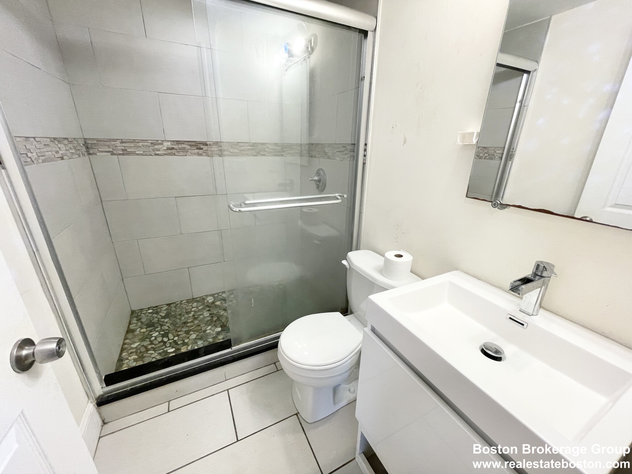 15 Sunset St, Mission Hill