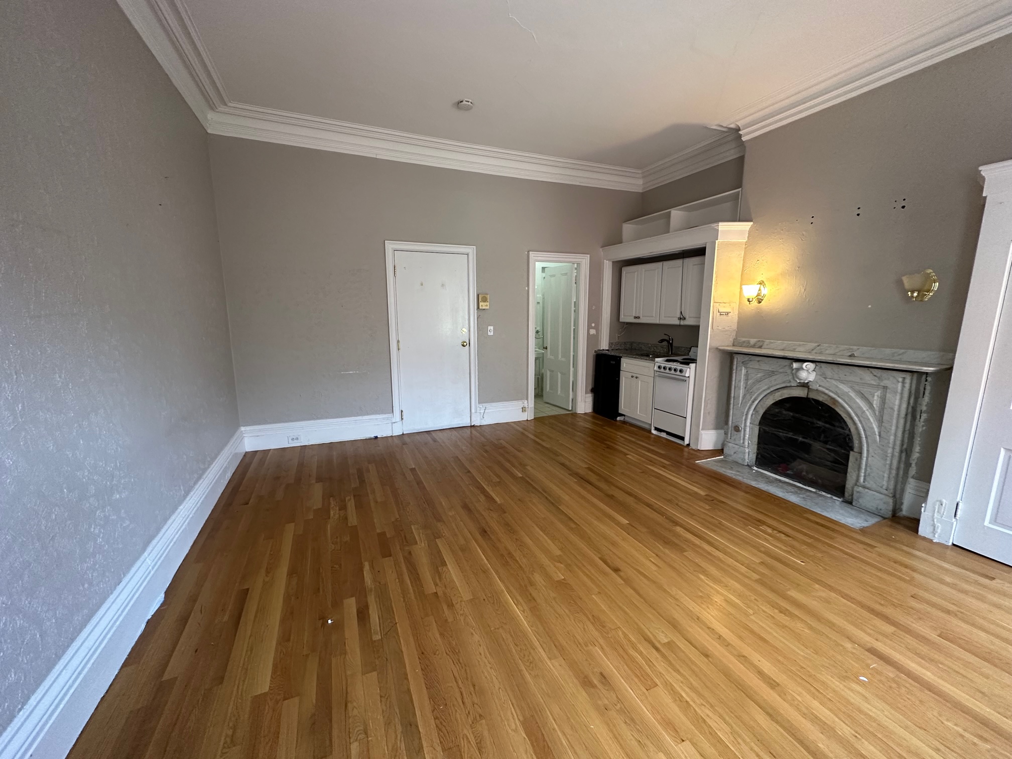 Studio bed, 1 bath apartment for rent at 98 Charles St Unit 5, Beacon Hill — photo 4 of 9