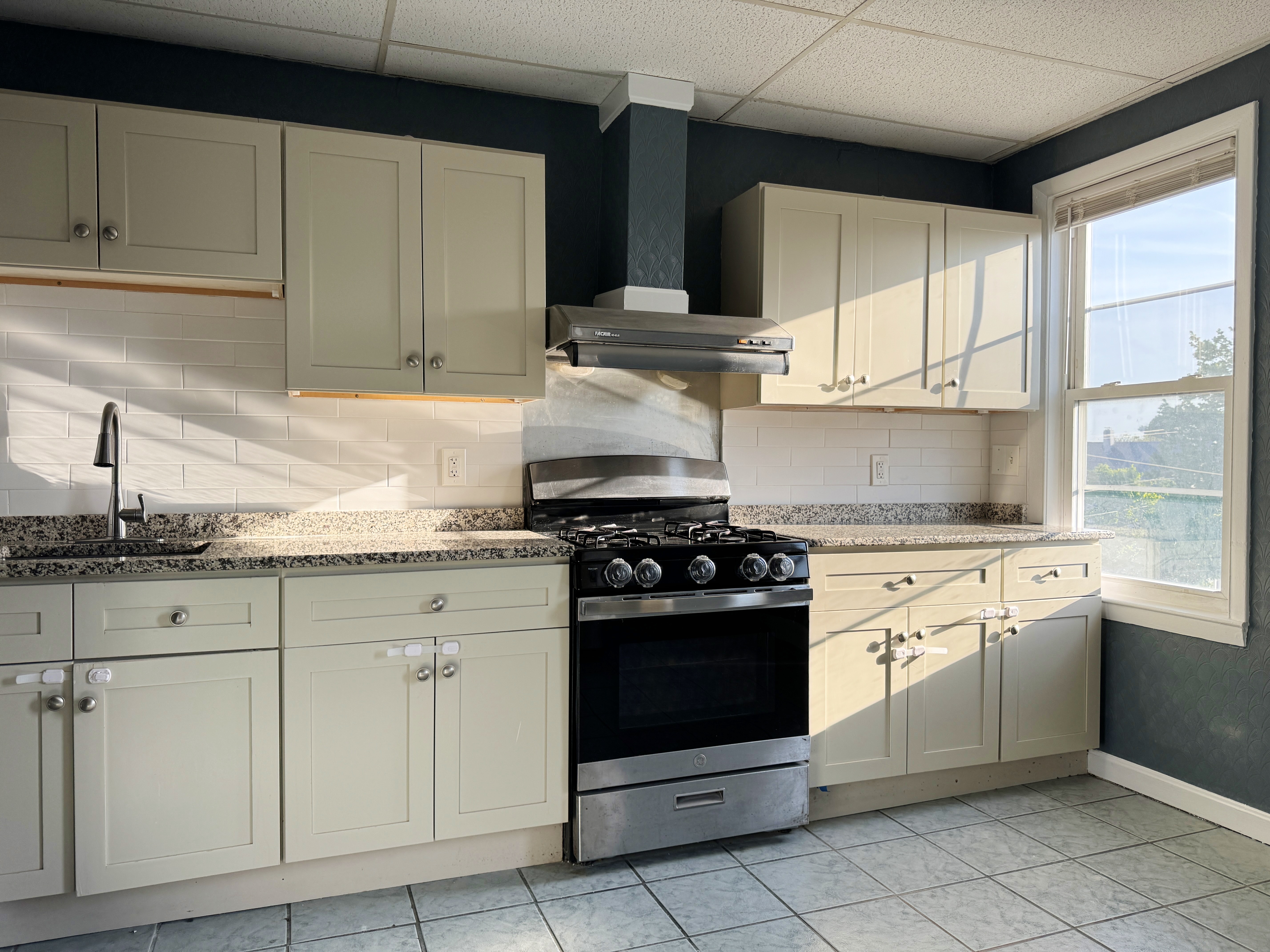 3 bed, 1 bath apartment for rent at 407 Charles St Unit 3, Malden — photo 2 of 12