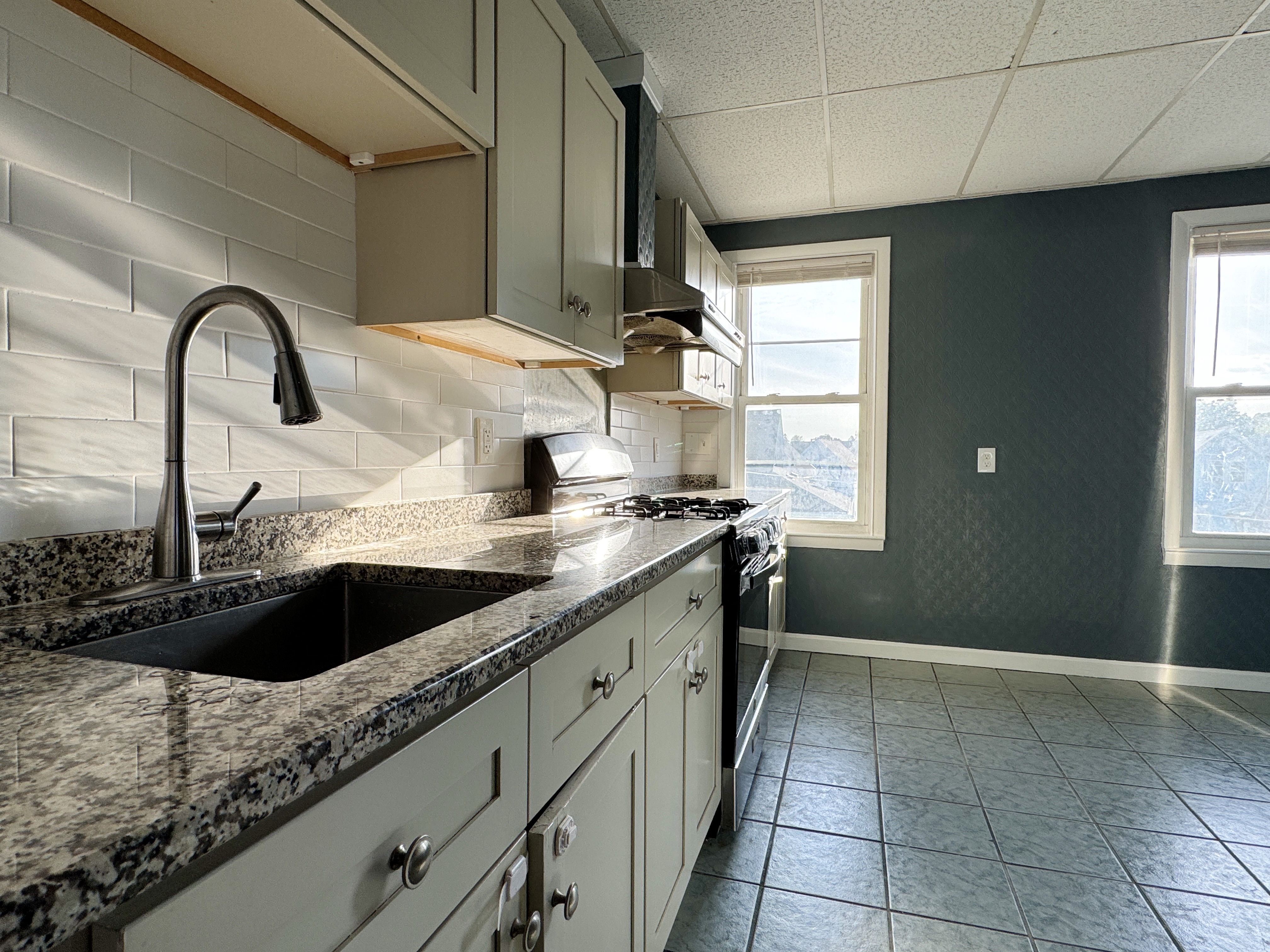 3 bed, 1 bath apartment for rent at 407 Charles St Unit 3, Malden — photo 3 of 12