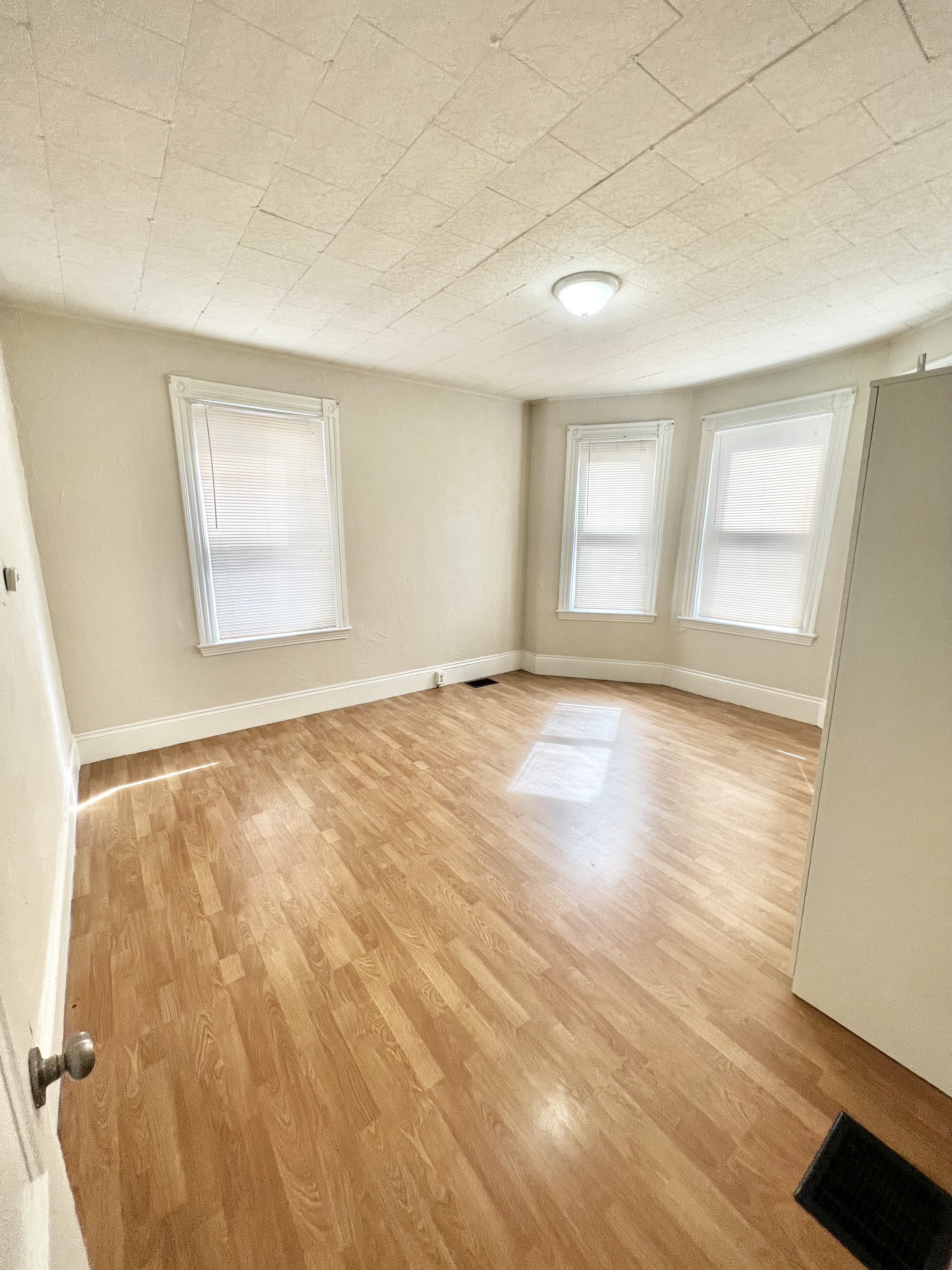 2 bed, 1 bath apartment for rent at 16 Webster Ave Unit 1, Union Square — photo 3 of 10