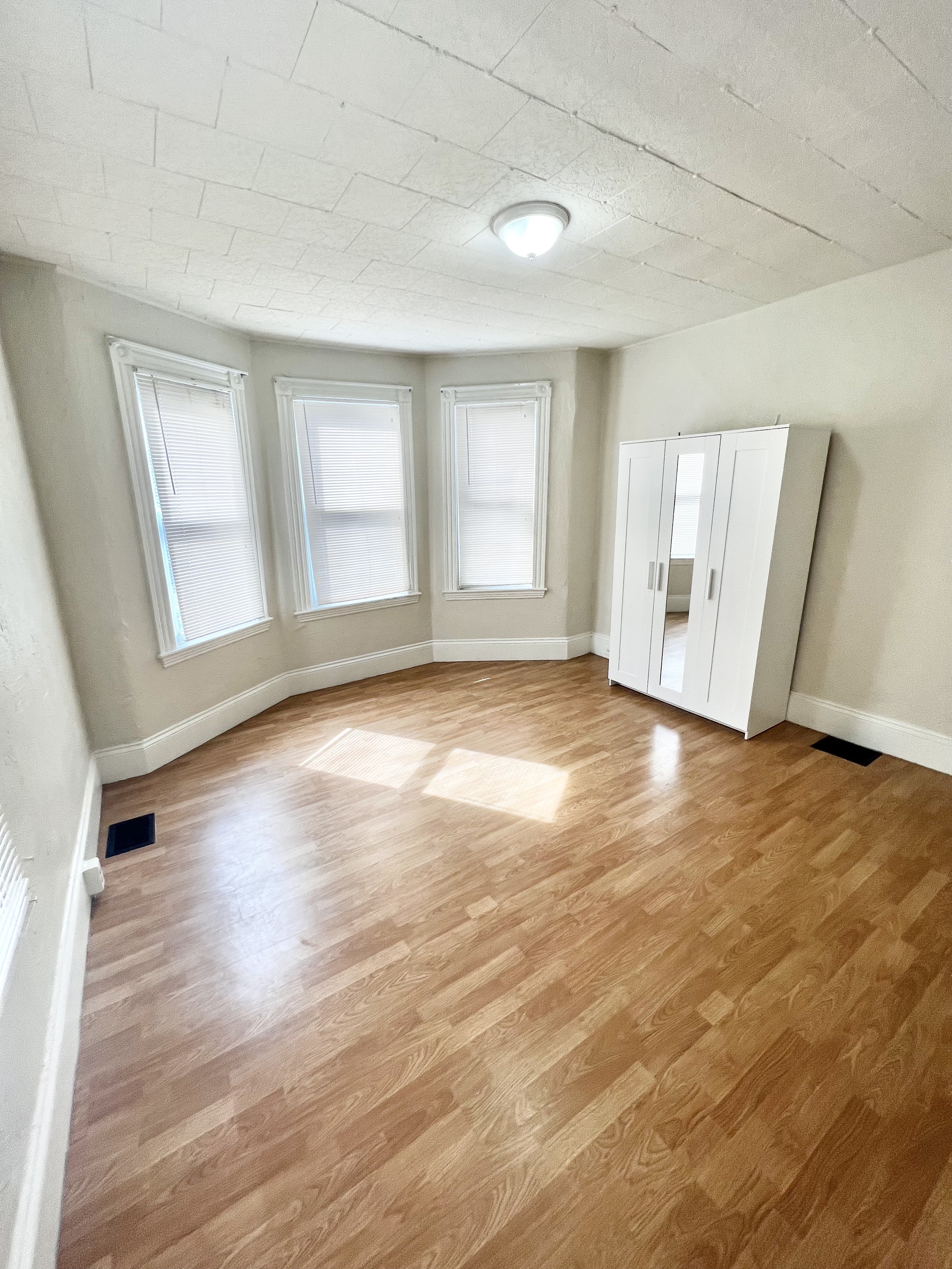 2 bed, 1 bath apartment for rent at 16 Webster Ave Unit 1, Union Square — photo 4 of 10
