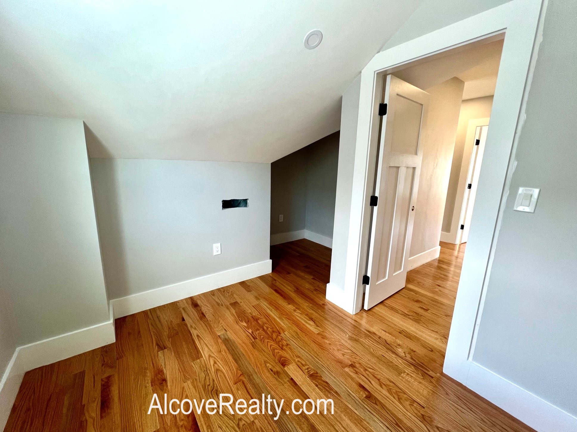 6 bed, 2 bath apartment for rent at 42 George St Unit 2, South Medford — photo 5 of 8