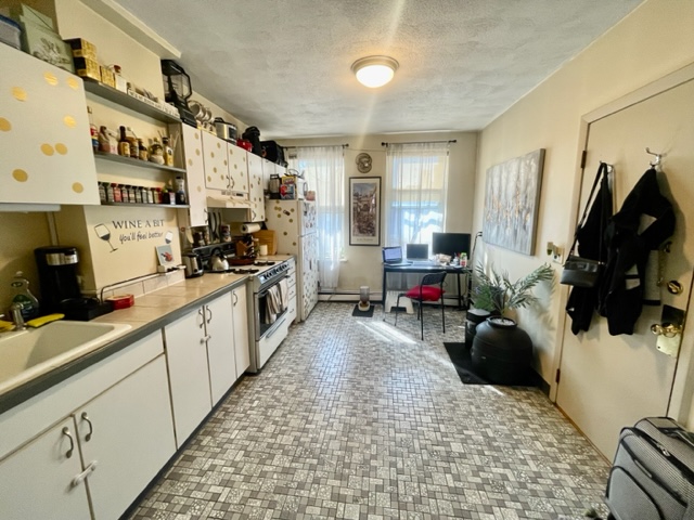 1 bed, 1 bath apartment for rent at 2 Michelangelo St Unit 4, North End — photo 4 of 12