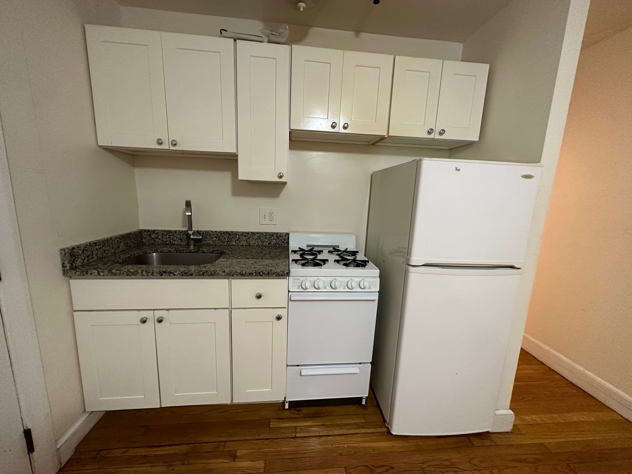 1 bed, 1 bath apartment for rent at 26 Myrtle St Unit D, Beacon Hill — photo 3 of 9