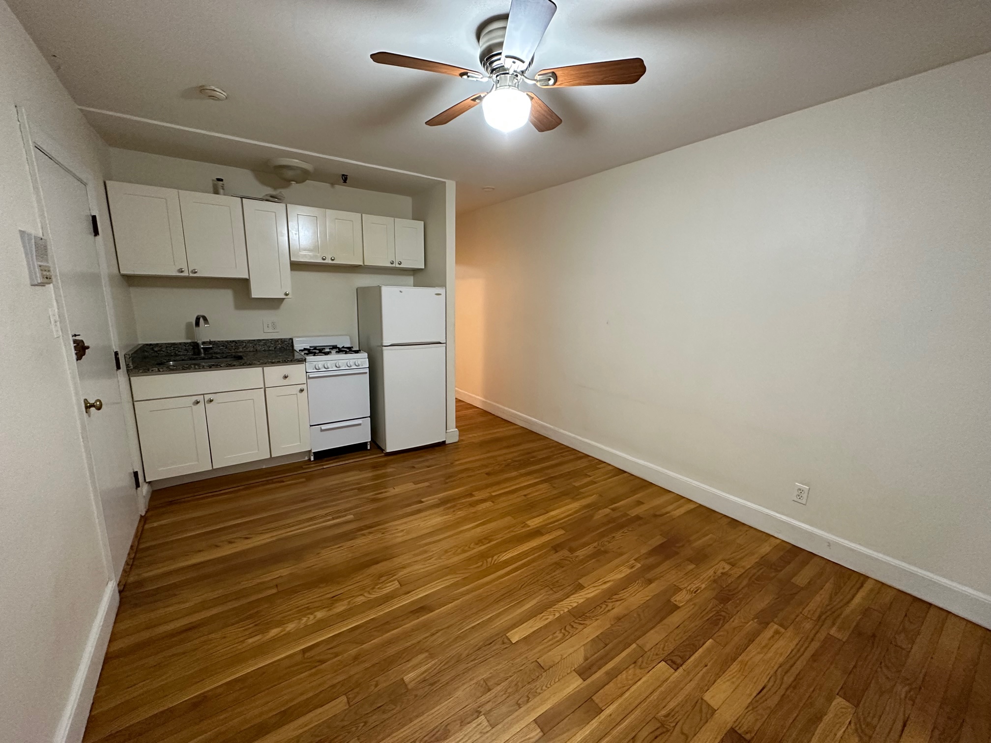 1 bed, 1 bath apartment for rent at 26 Myrtle St Unit D, Beacon Hill — photo 4 of 9