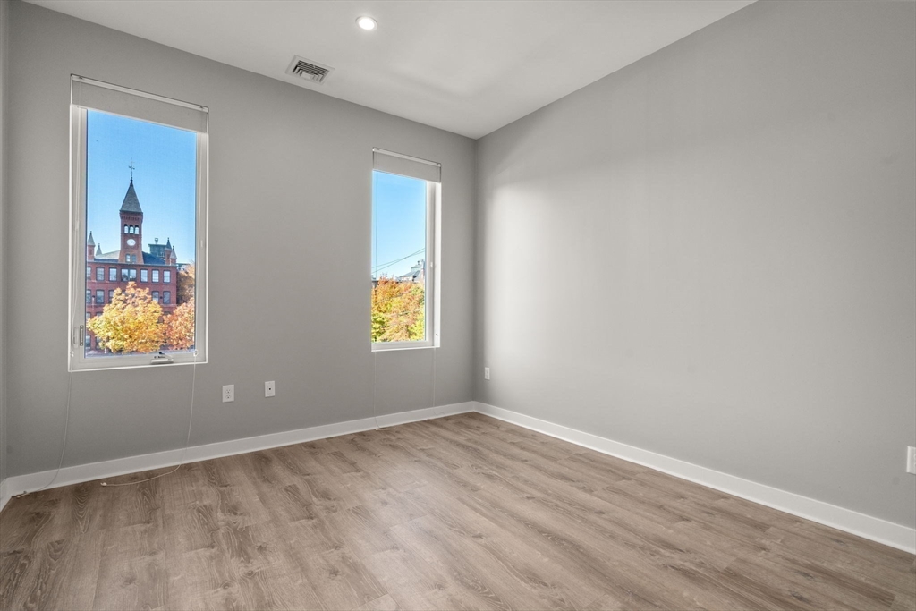 17 Ash St, South Side